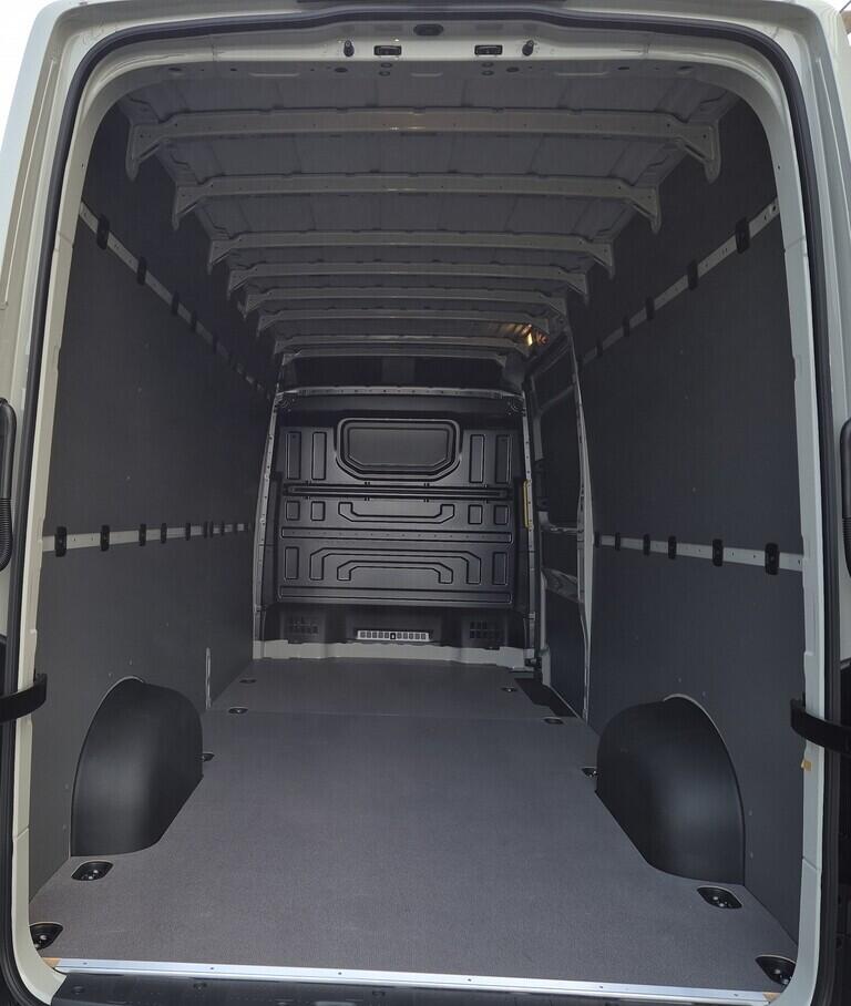 O621U01635_17.webp_Crafter skříň 35 6G FWD DR 103 kW