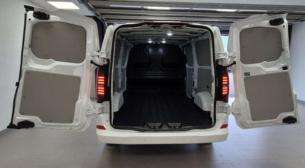 O621U01643_16.webp_e-Transporter skříň 160 kW DR 160 kW