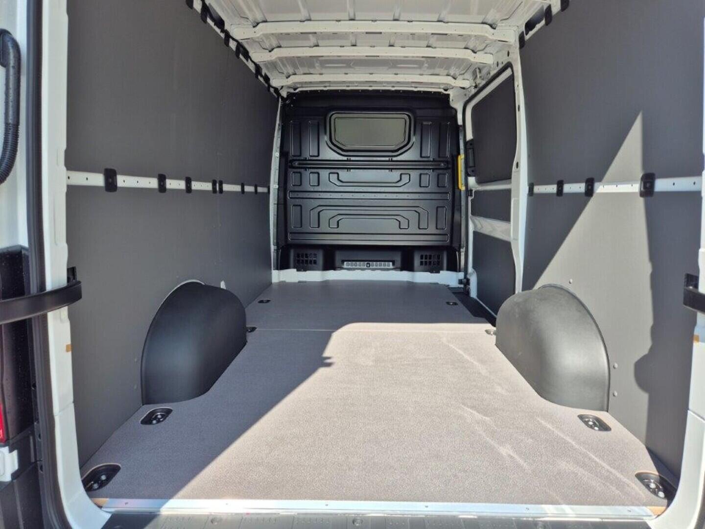 O621U01648_15.webp_Akční Crafter skříň 30 103kW 6G FWD SR  kW