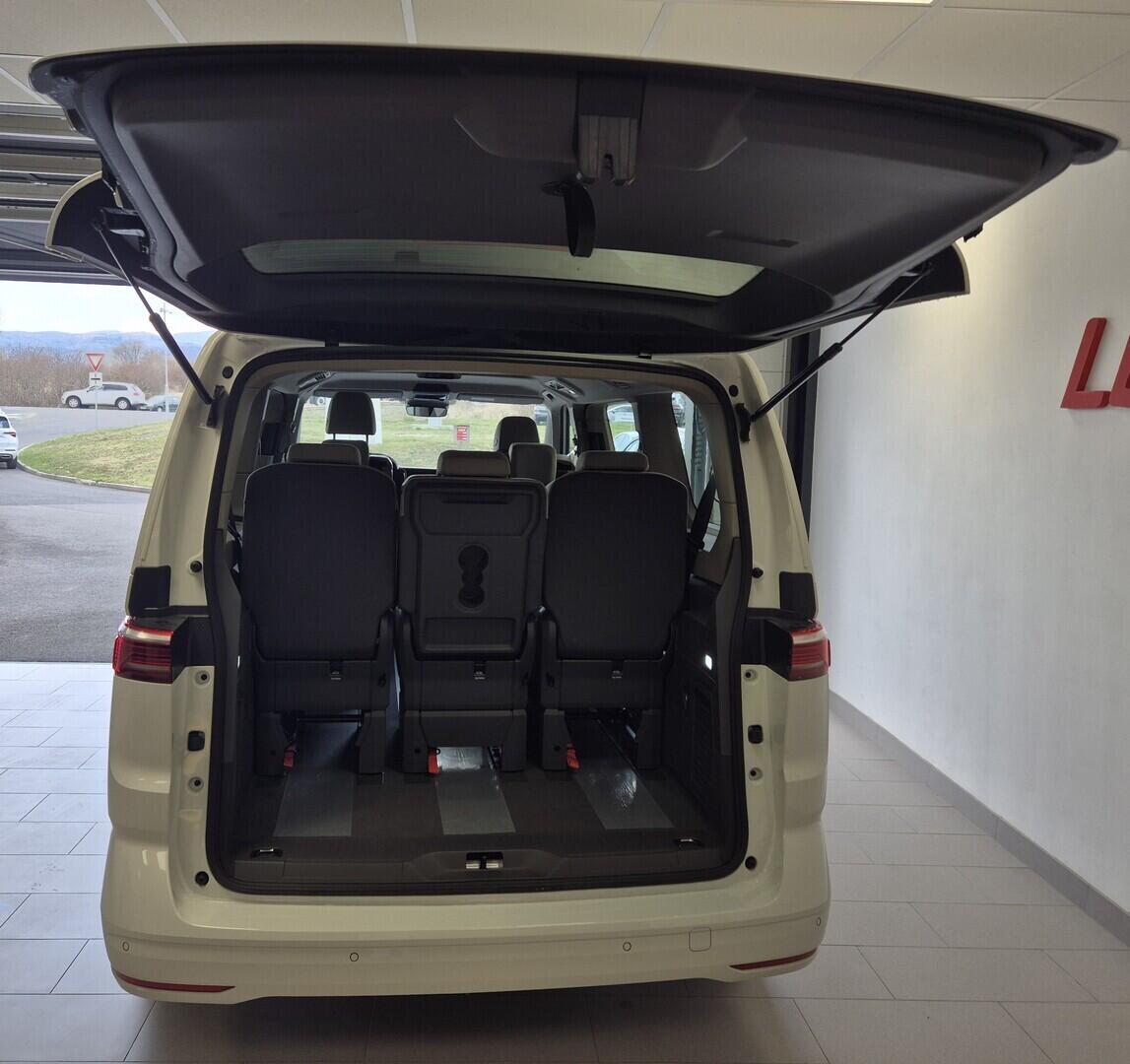 O621U01680_15.webp_Akční Multivan Long 1,5 TSI PHEV  kW