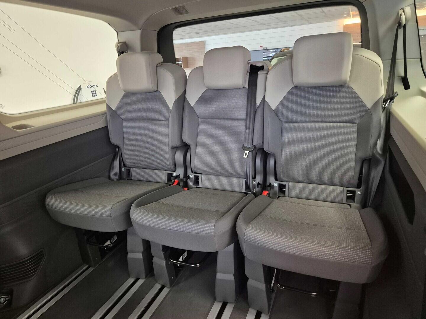 O621U01680_17.webp_Akční Multivan Long 1,5 TSI PHEV  kW