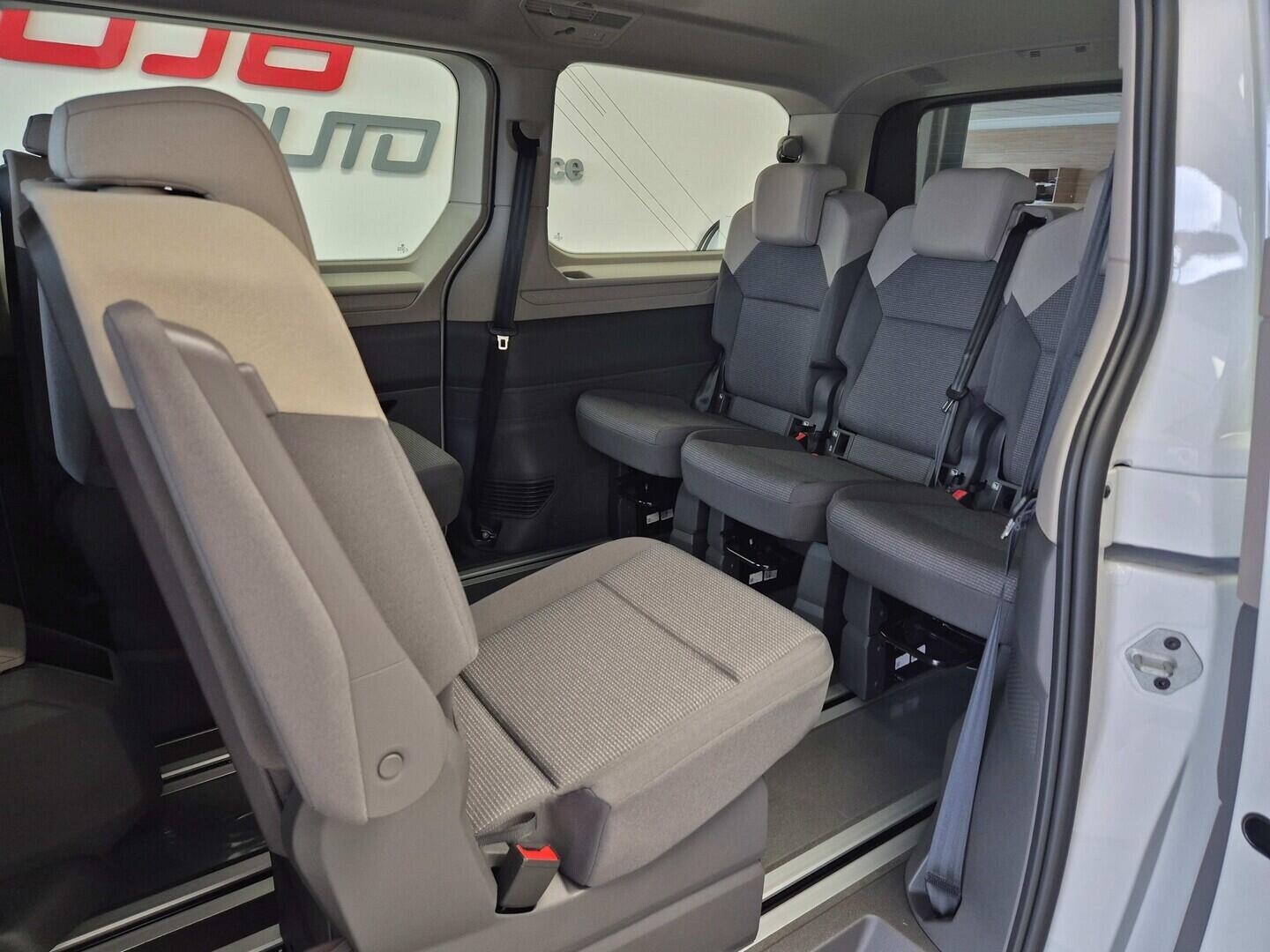 O621U01680_18.webp_Akční Multivan Long 1,5 TSI PHEV  kW