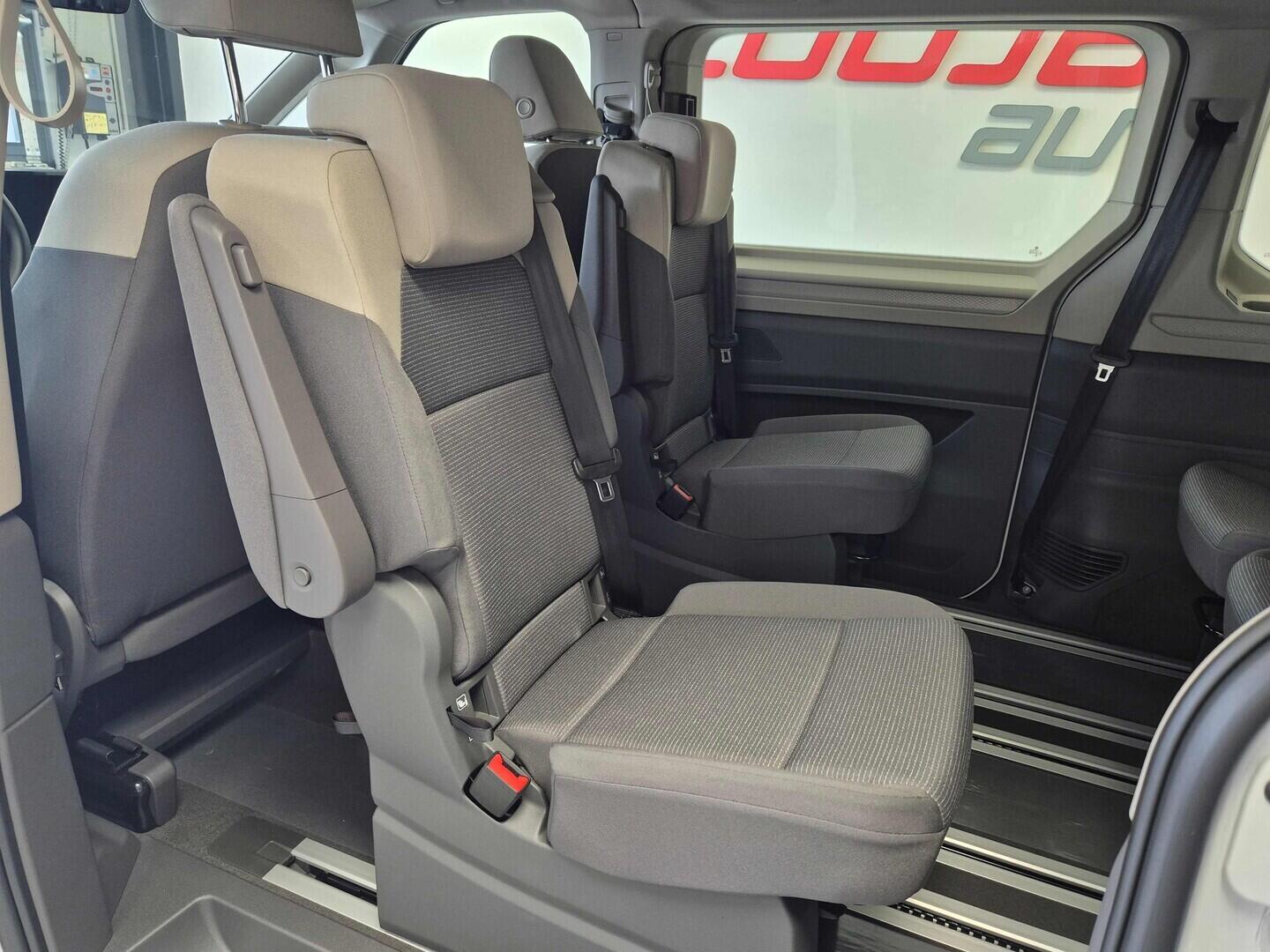 O621U01680_19.webp_Akční Multivan Long 1,5 TSI PHEV  kW