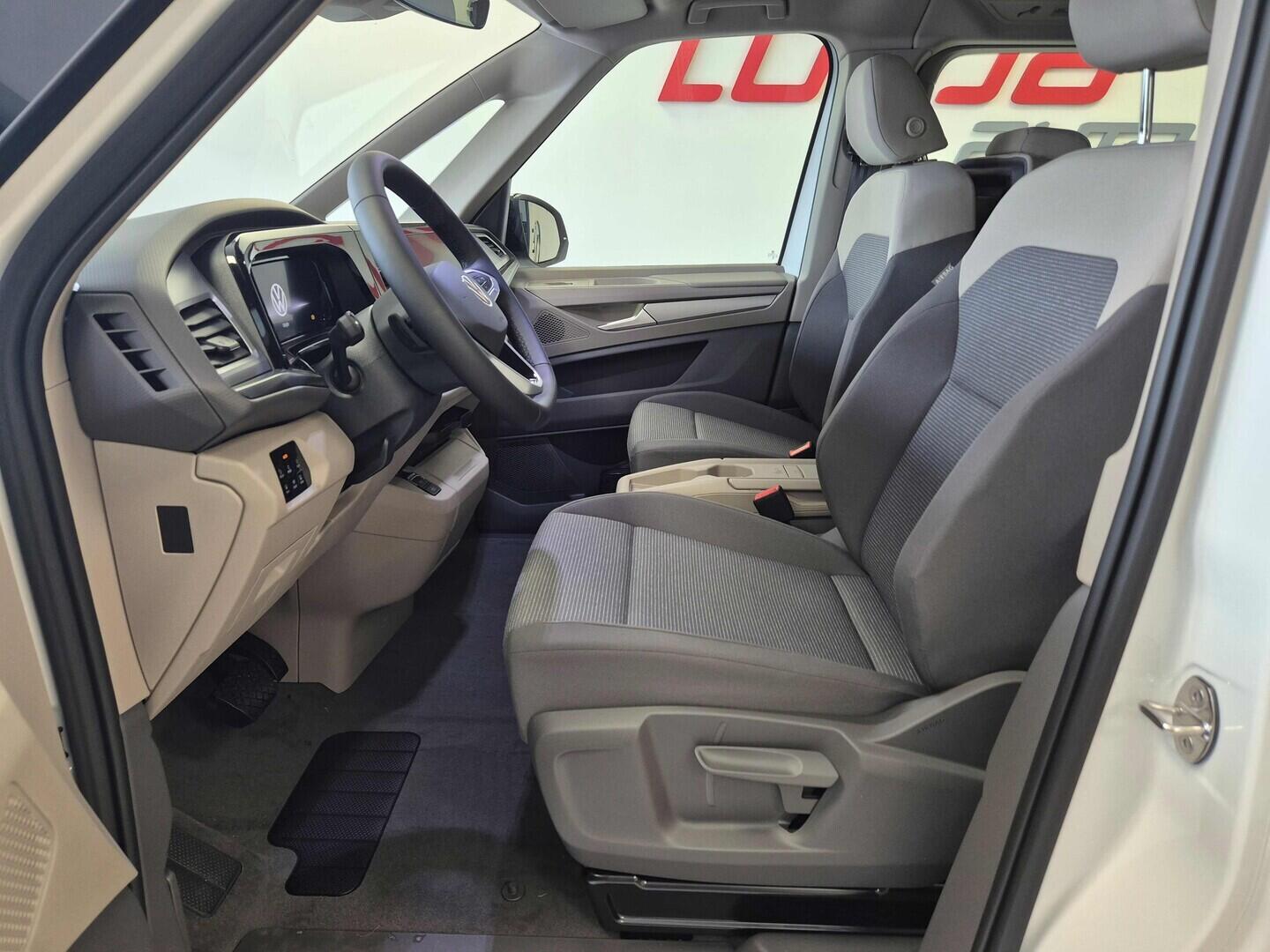 O621U01680_23.webp_Akční Multivan Long 1,5 TSI PHEV  kW