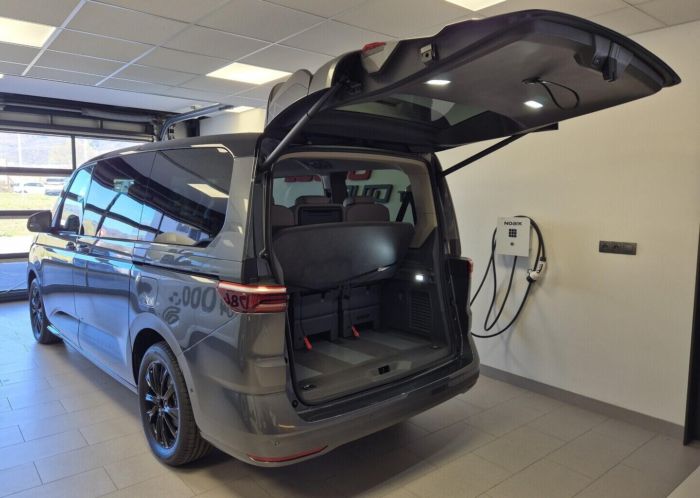 O621U01681_17.webp_Akční Multivan Long Life 1,5 TSI PHEV 4M DSG 180 kW