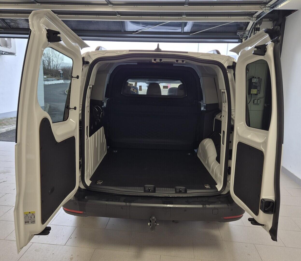 O621U01683_15.webp_Akční Caddy Flexicab Maxi  75 kW