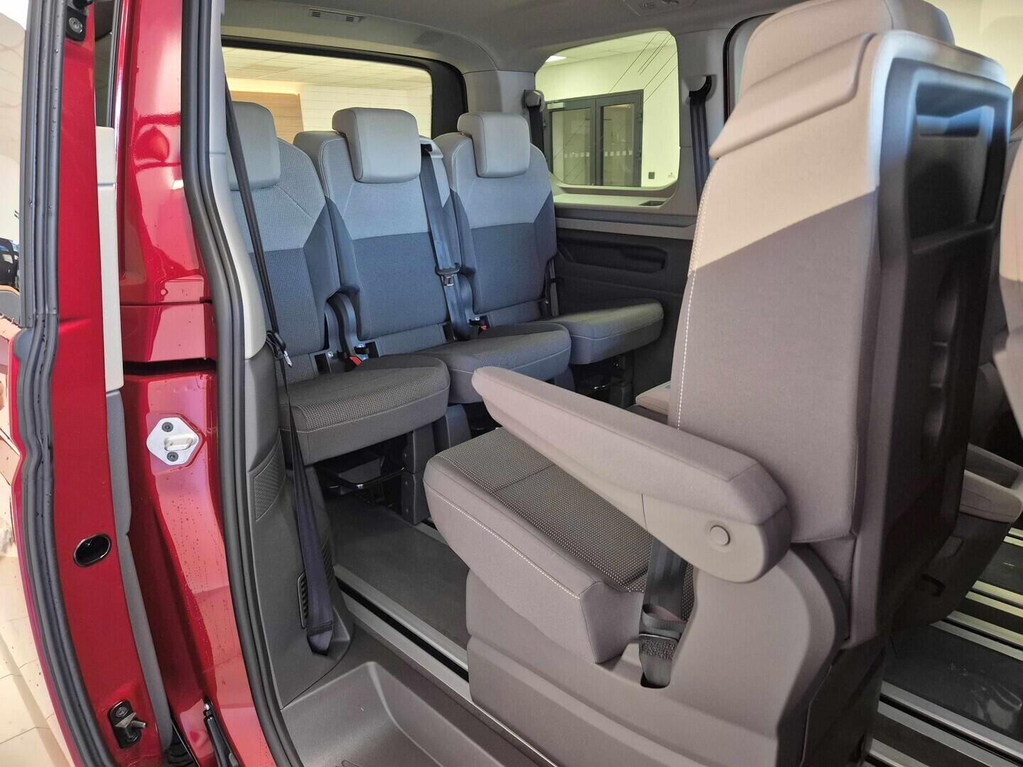 O621U01694_18.webp_Akční Multivan Life 2,0 TDI 2,0 110 kW
