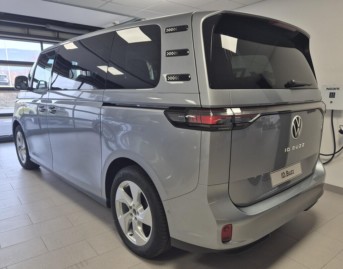 O621U01700_13.webp_Akční ID. Buzz Long Pro  86 kWh 210 kW