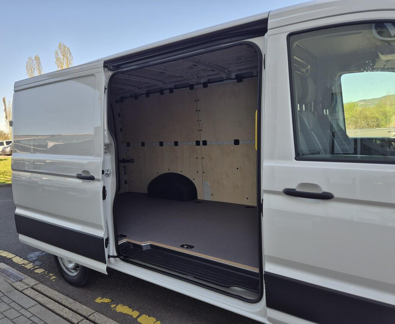 O621U01712_16.webp_Akční Crafter SR 6G man. 2.0 103 kW