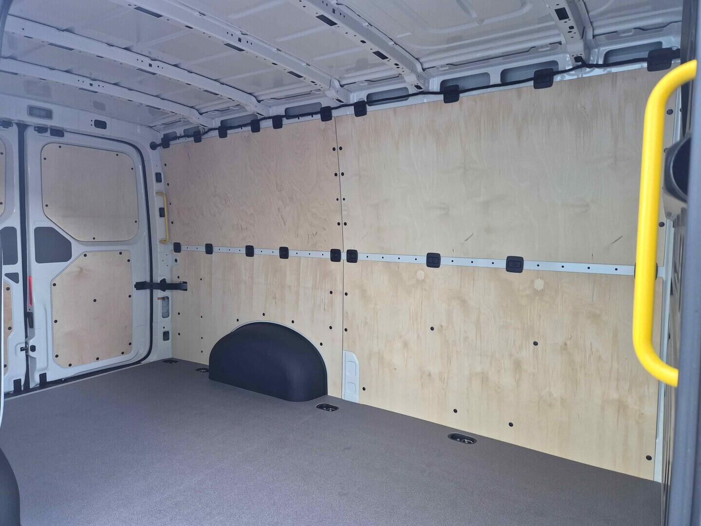 O621U01712_17.webp_Akční Crafter SR 6G man. 2.0 103 kW