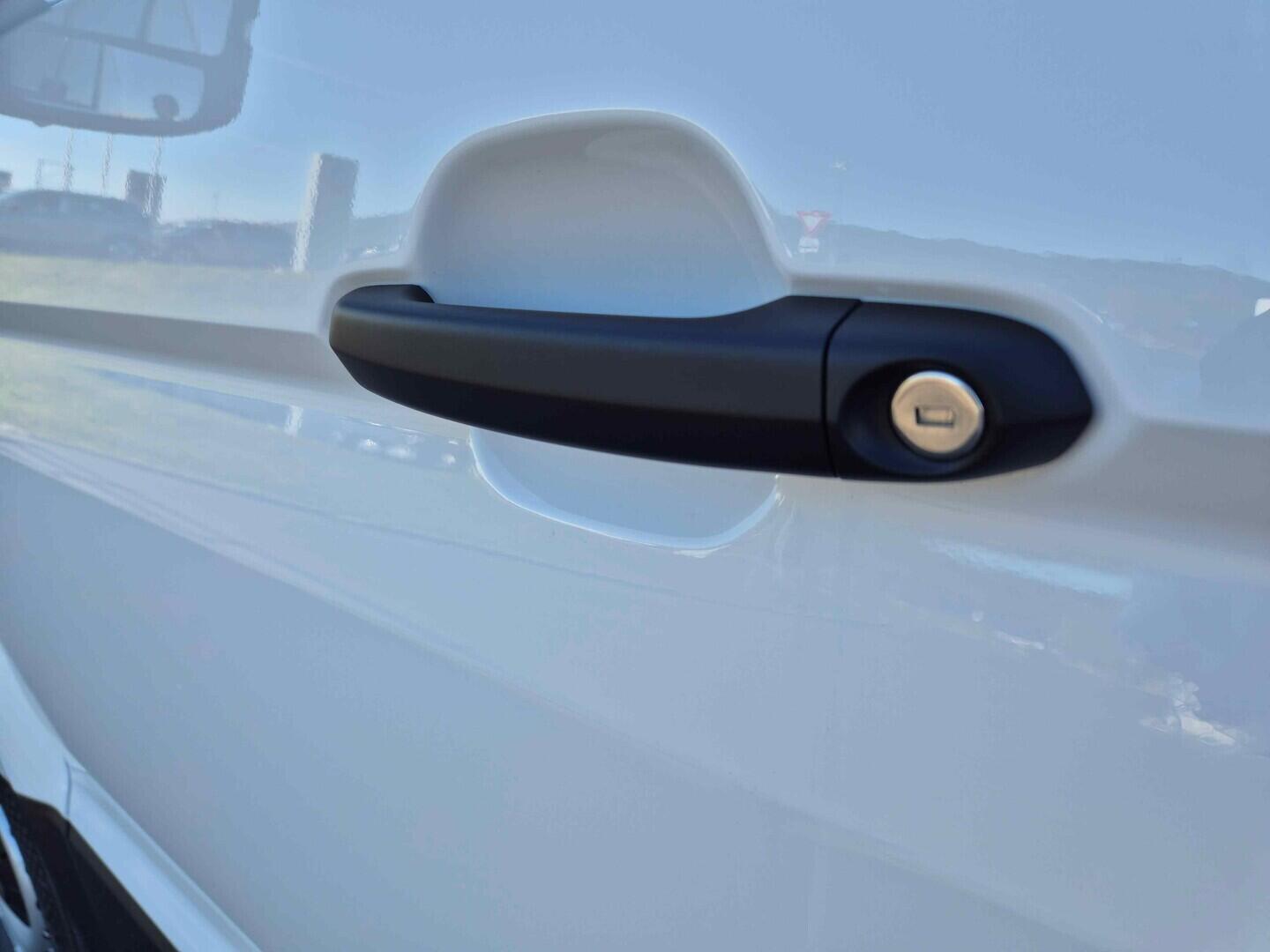 O621U01712_19.webp_Akční Crafter SR 6G man. 2.0 103 kW