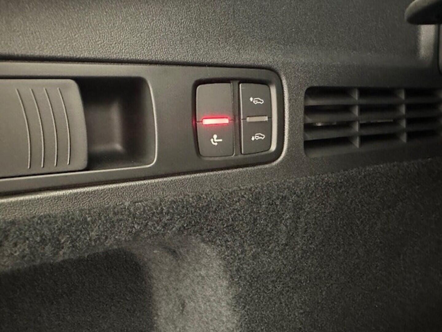 O631001045_16.webp_Q5 S-line 40 TDI quattro STR 150 kW