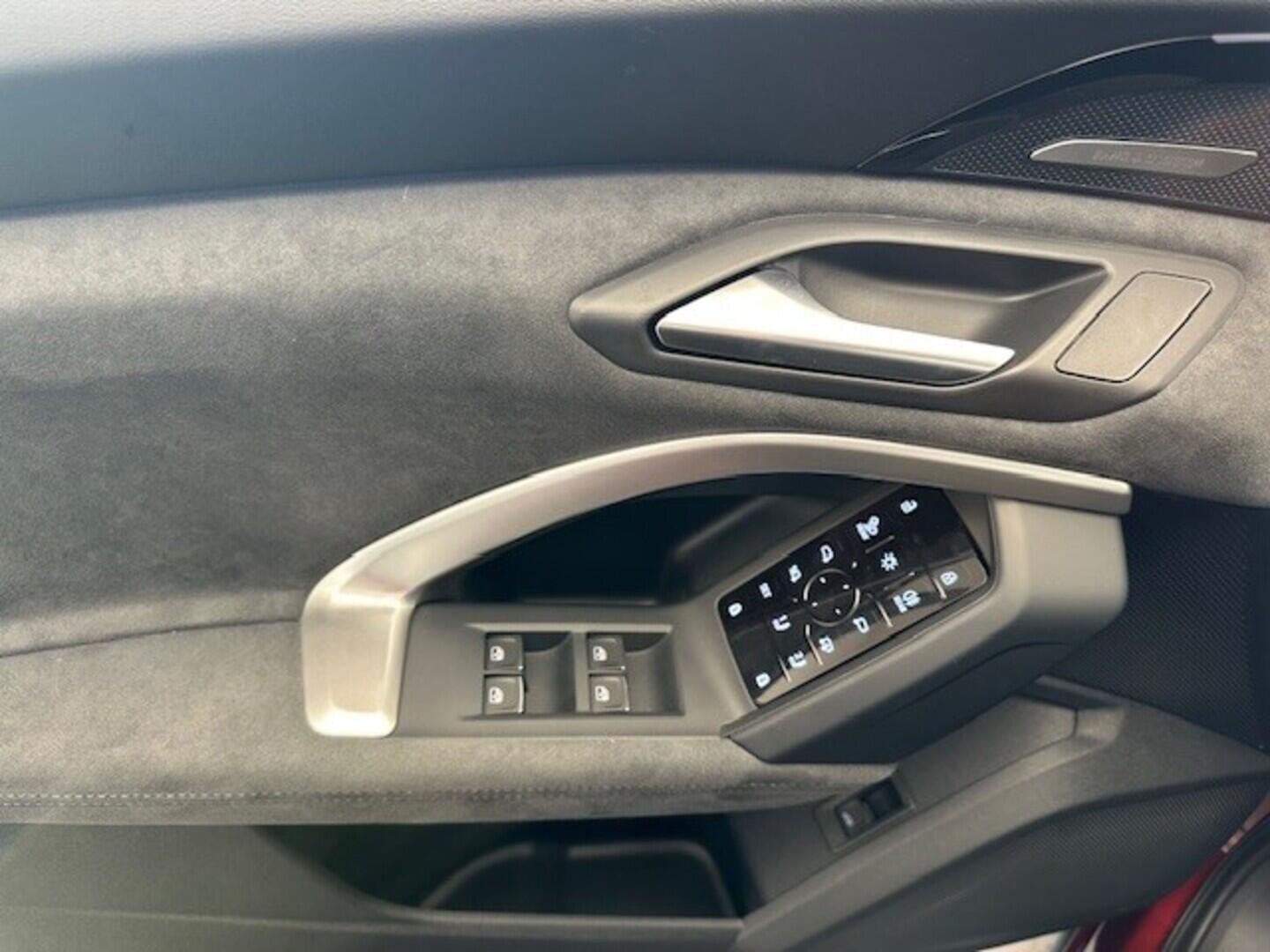 O631001045_20.webp_Q5 S-line 40 TDI quattro STR 150 kW