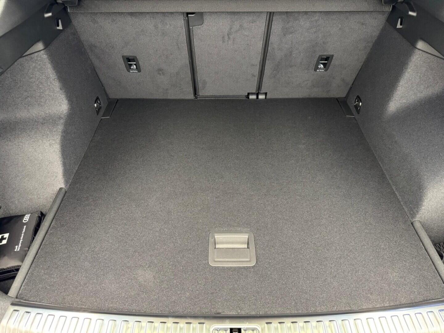 O631001084_17.webp_Q3 SB S line quattro 40 TDI 142 kW