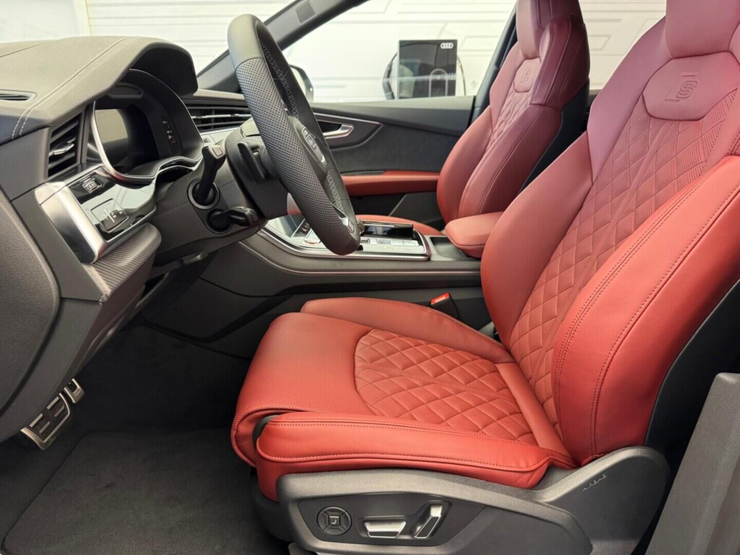 O631001087_15.webp_SQ8 SUV TFSI 373 kW