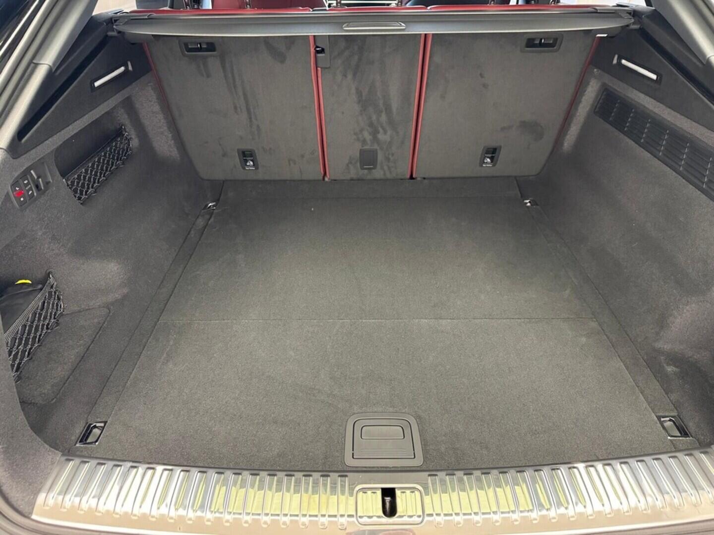 O631001087_16.webp_SQ8 SUV TFSI 373 kW