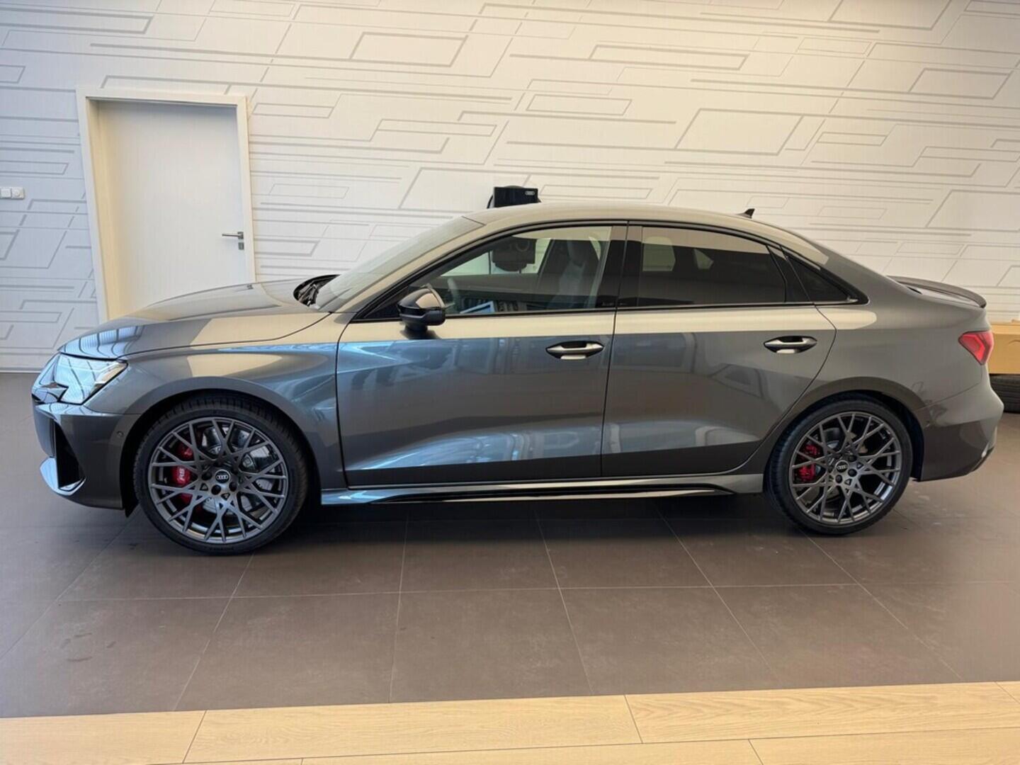 O631001106_13.webp_RS 3 Limuzína 2.5 TFSI 294 kW