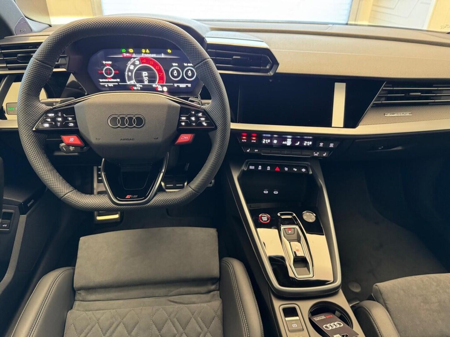 O631001106_14.webp_RS 3 Limuzína 2.5 TFSI 294 kW