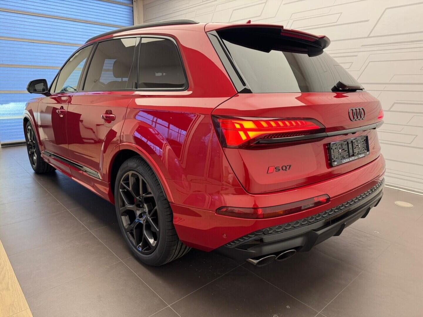 O631001126_12.webp_SQ7 quattro 4.0 TFSI 373 kW