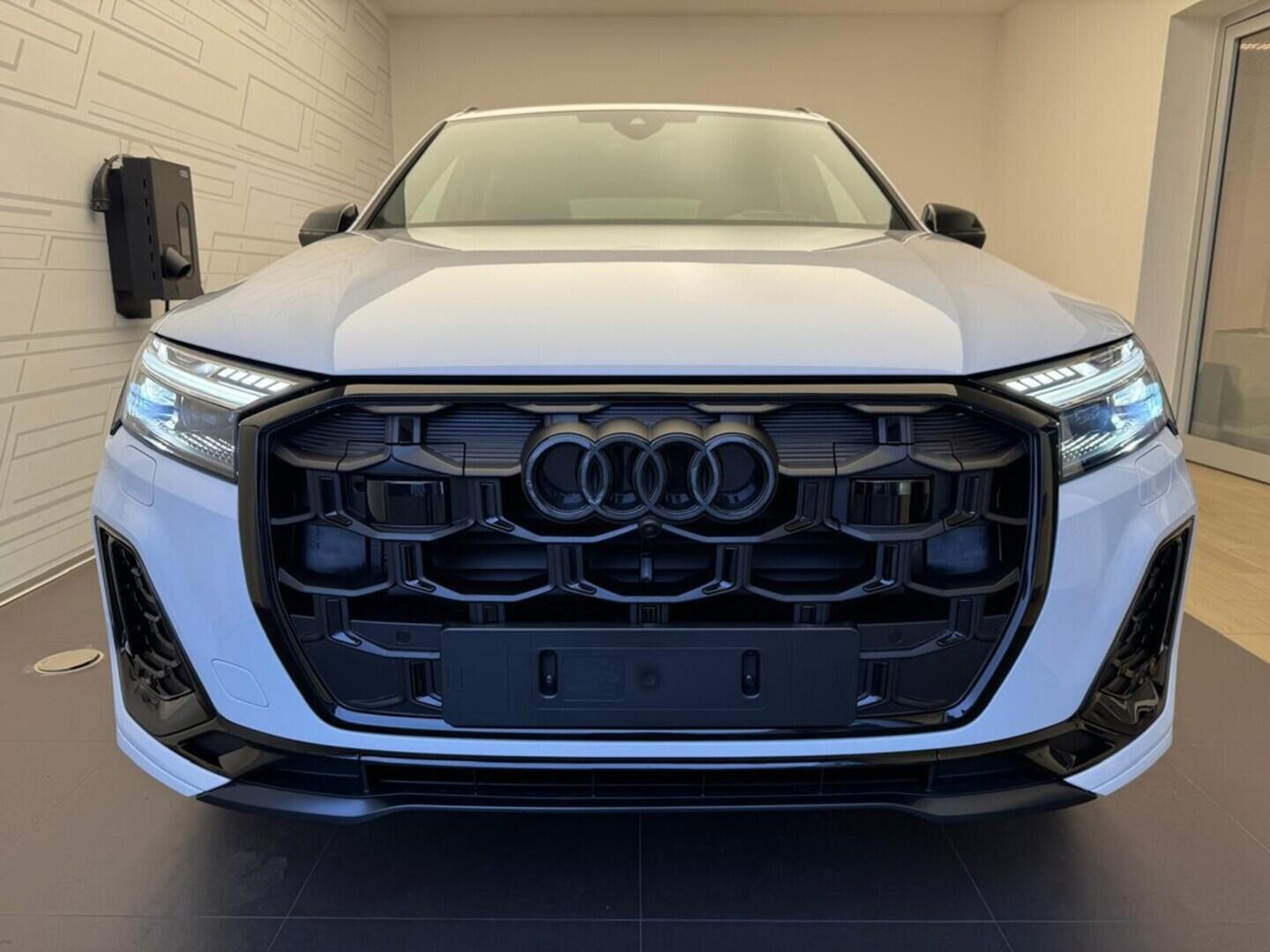 O631001155_11.webp_Q7 SUV S line TDI quattro 210 kW