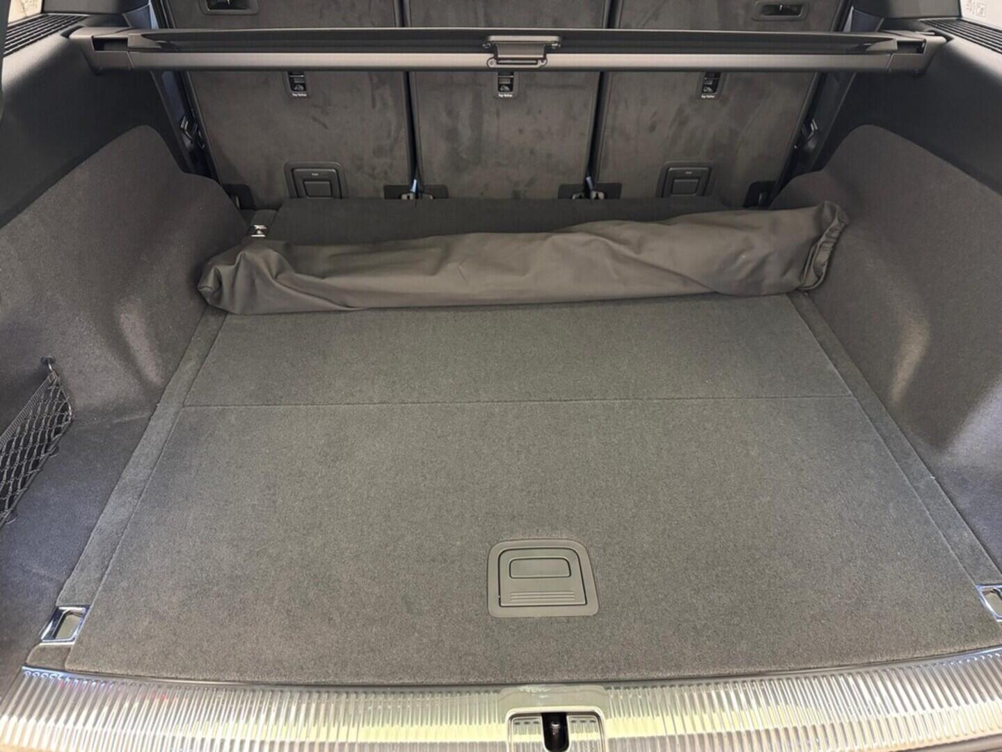 O631001155_17.webp_Q7 SUV S line TDI quattro 210 kW