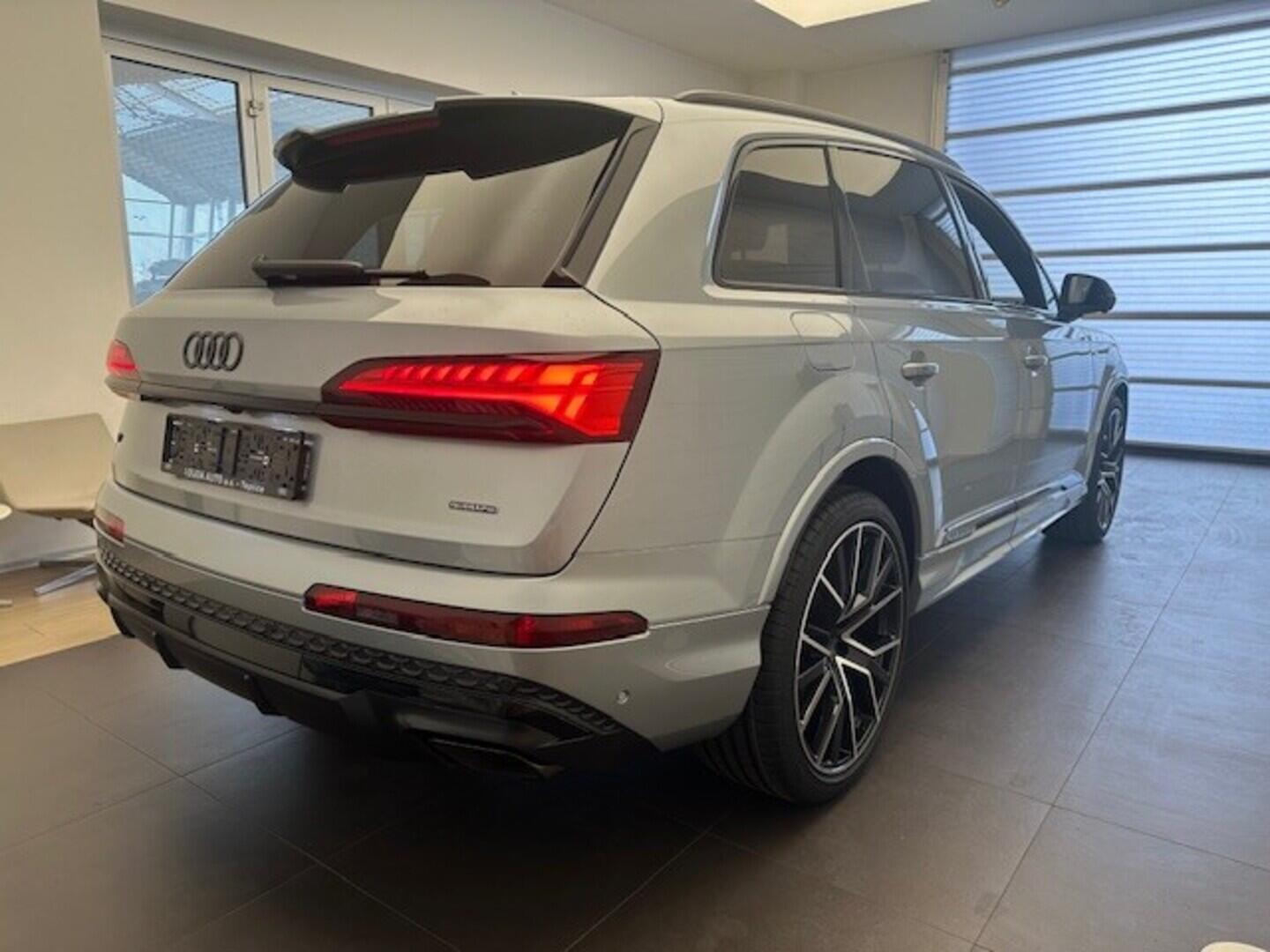 O631001168_15.webp_Q7 SUV S line TDI quattro 210 kW
