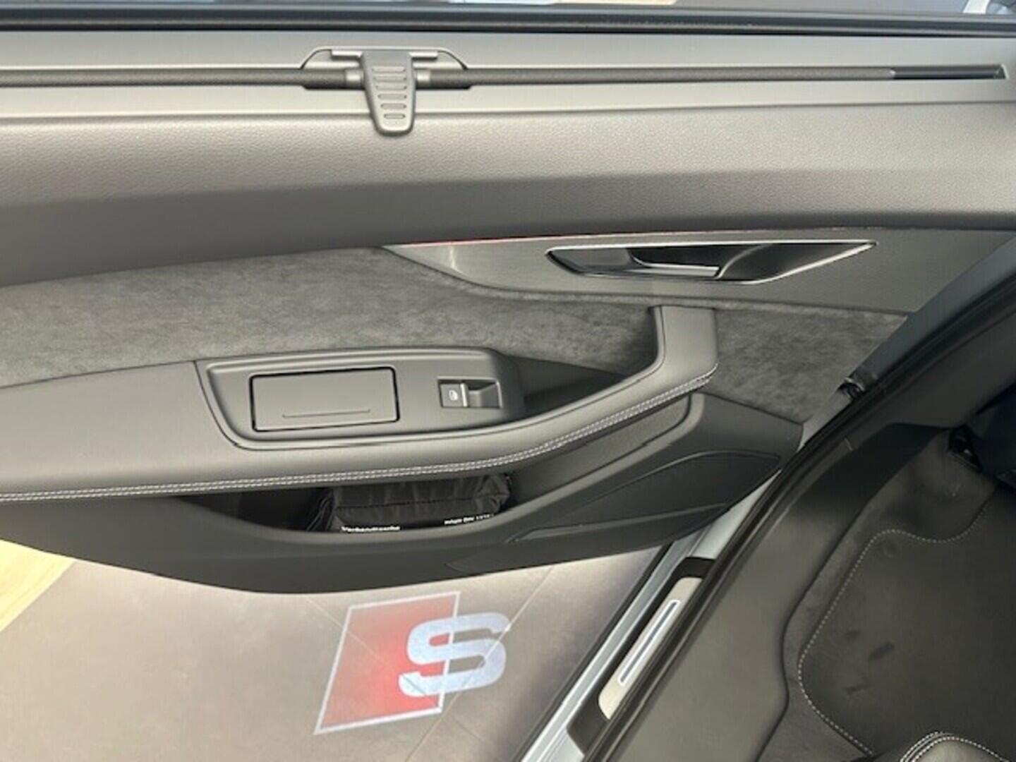 O631001168_21.webp_Q7 SUV S line TDI quattro 210 kW