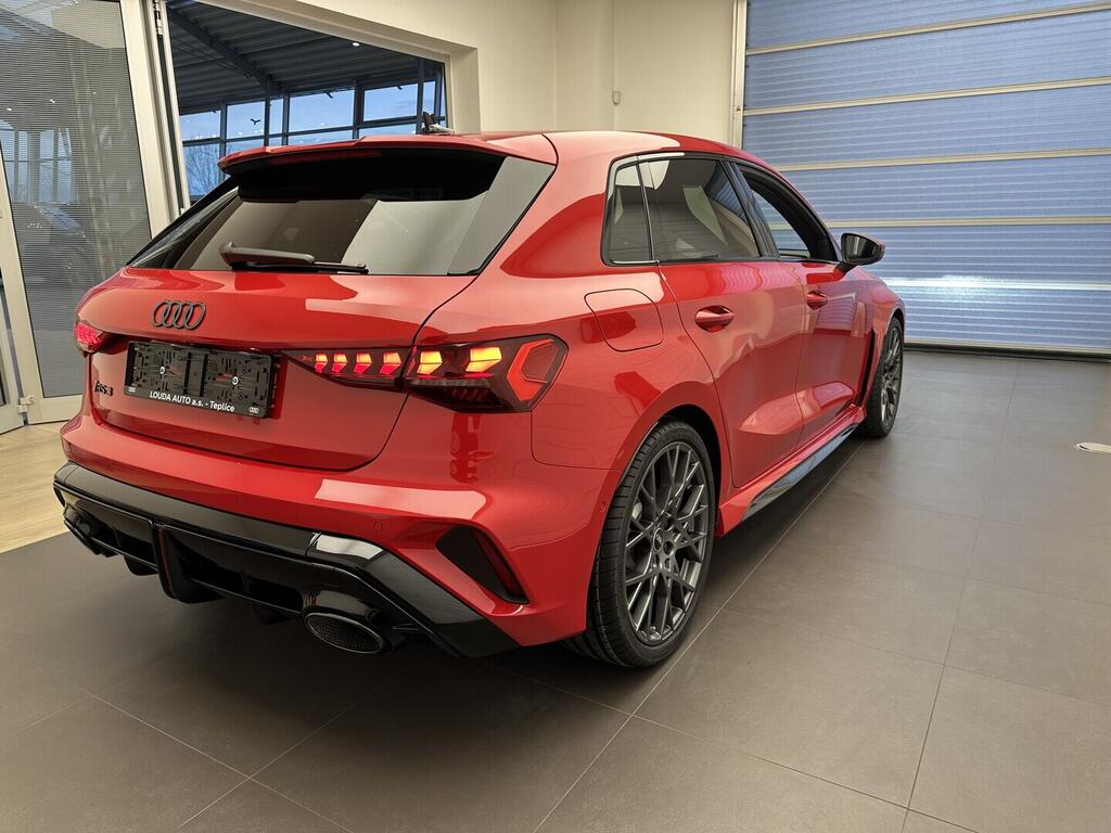 O631001174_22.webp_RS 3 Sportback  2,5 TFSI 294 kW