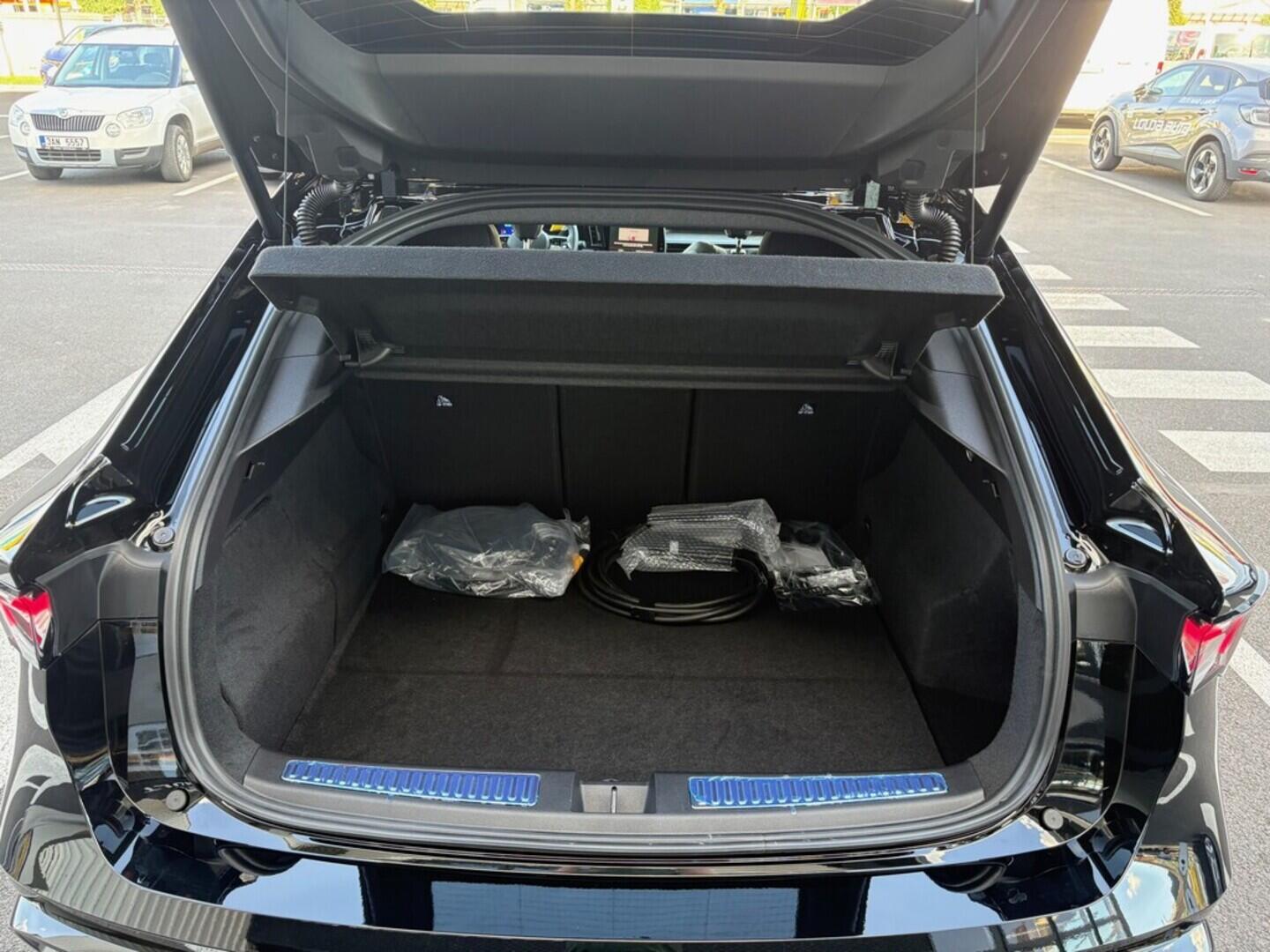O751000839_15.webp_Rafale Atelier Alpine E-Tech 4x4 300 1,2 220 kW