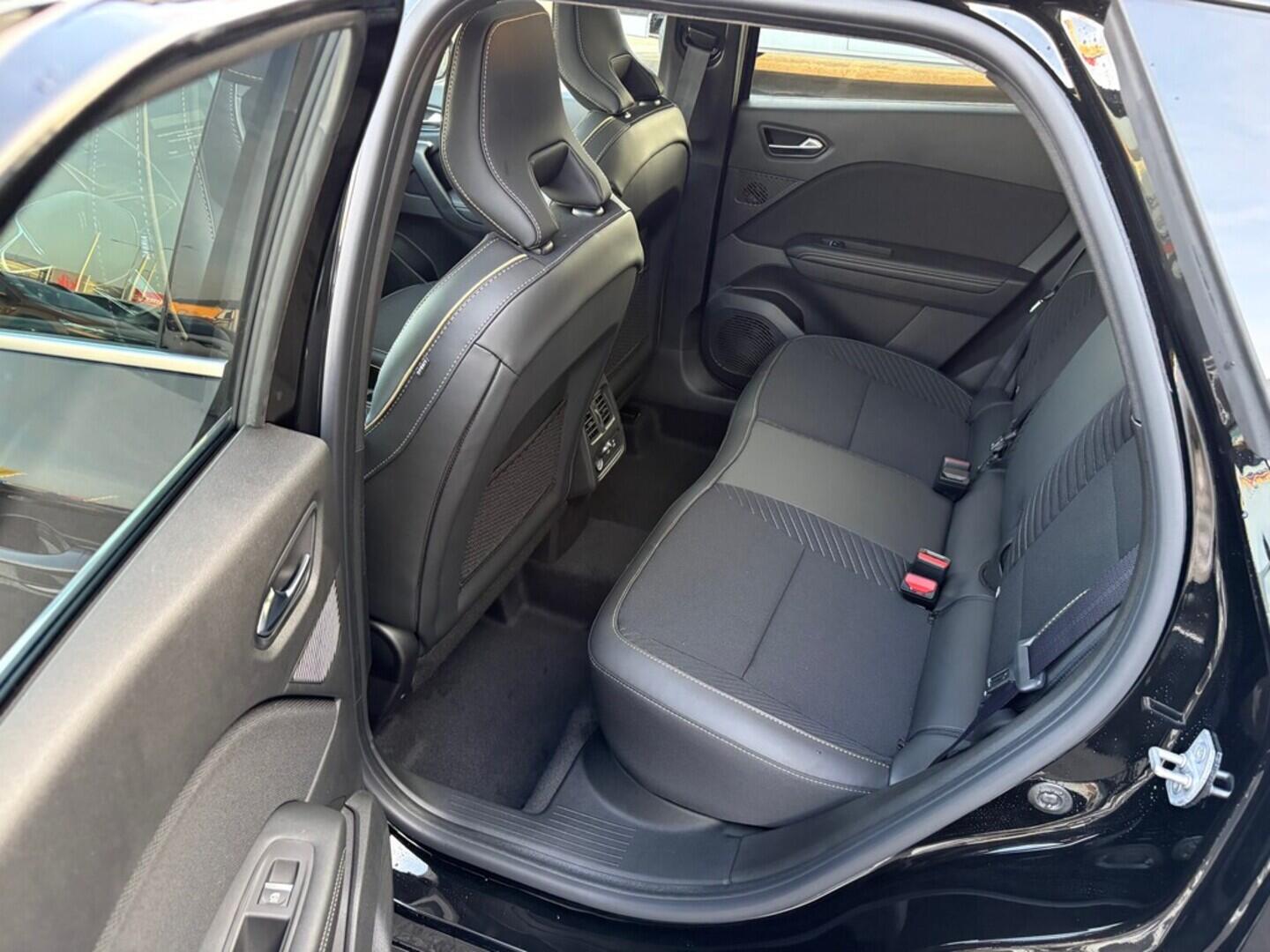 O751000851_17.webp_Symbioz Iconic 160 E-Tech Fullhybird TCe 116 kW