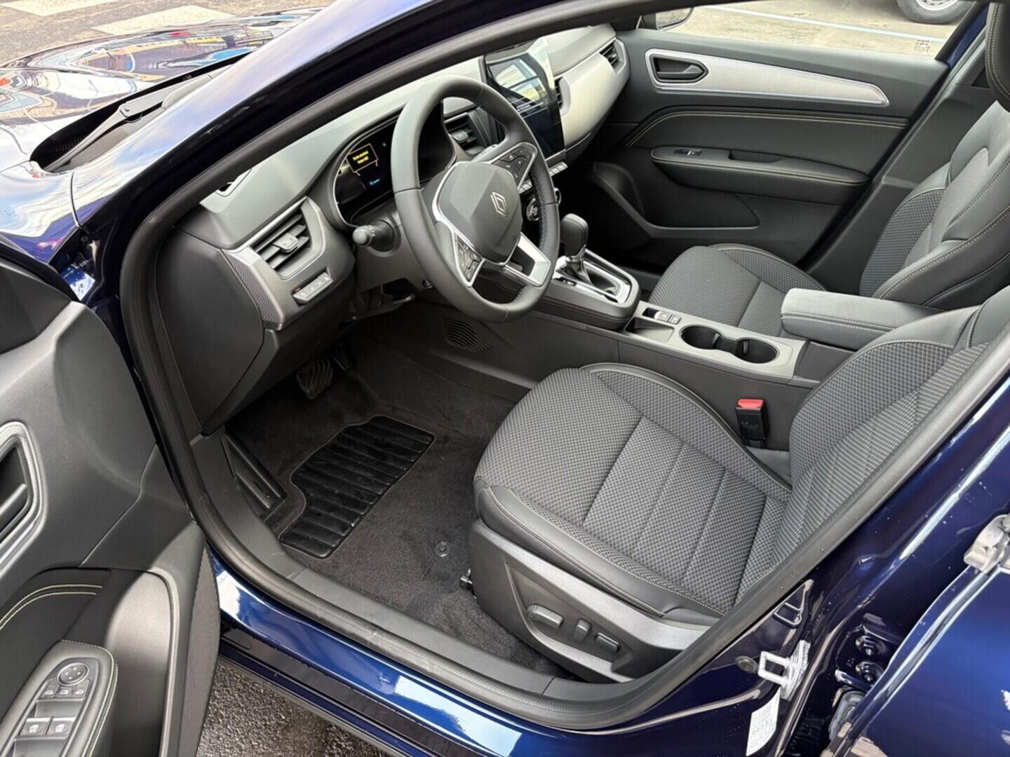 O751000852_18.webp_Arkana Techno E-Tech full hybrid145 105 kW