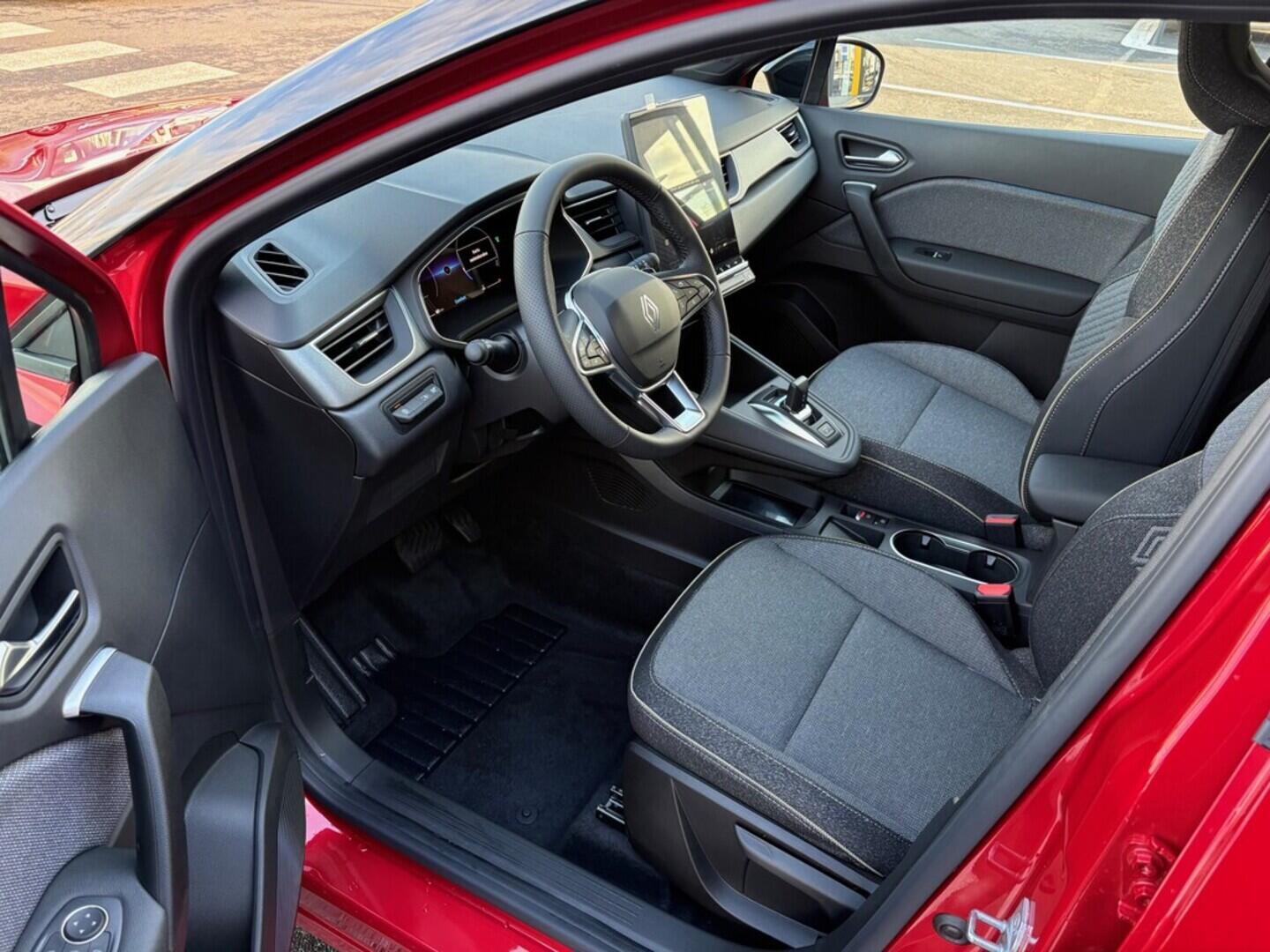 O751000853_18.webp_Captur Techno Mild Hybrid 140 EDC 1,3 103 kW