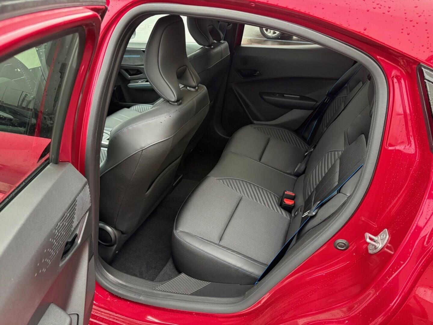 O751000876_17.webp_Clio Esprite Alpine E-Tech 160 hybrid 120 kW