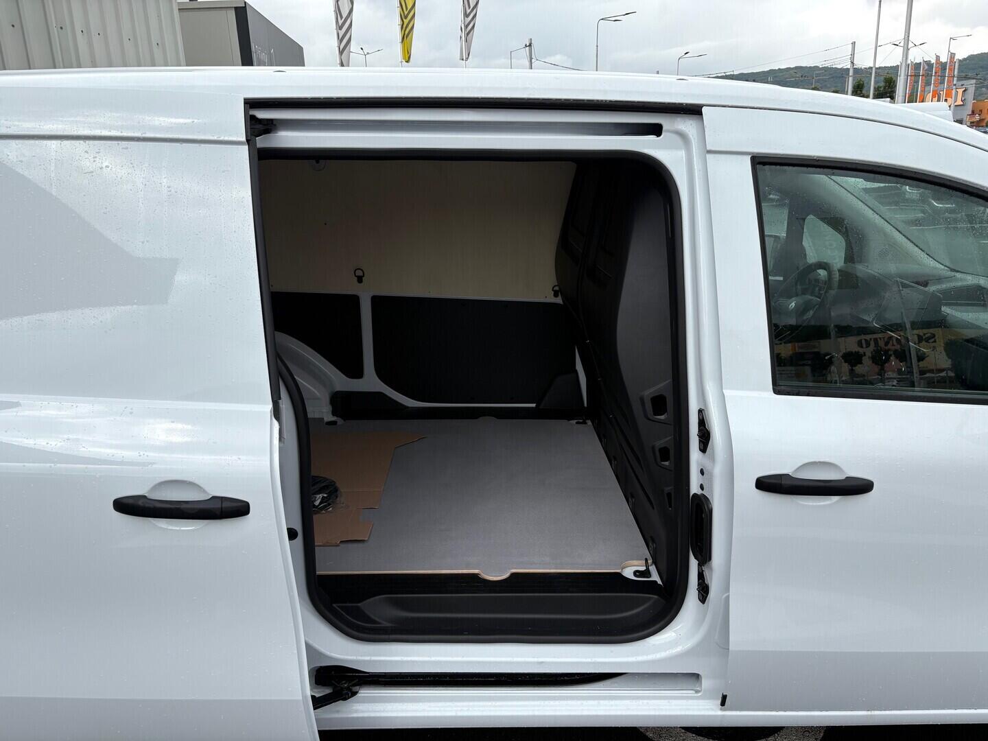 O751000906_16.webp_Kangoo Van L2 Extra 130 TCe 97 kW