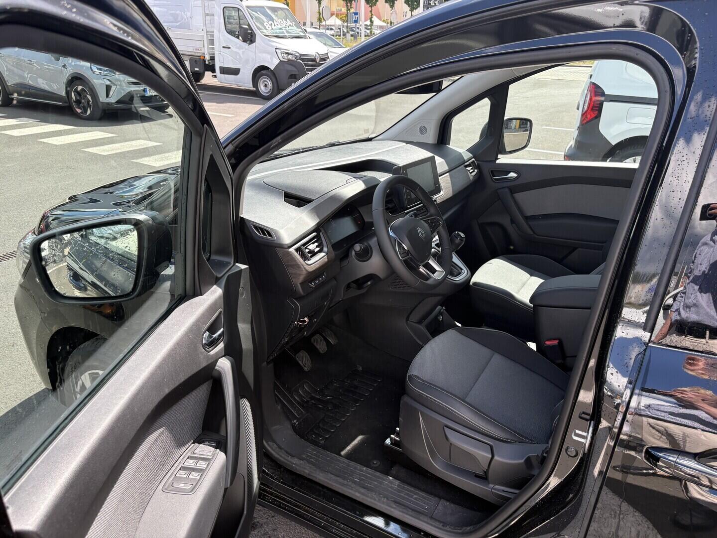 O751000927_17.webp_Kangoo Grand Techno Tce 130 1,3 96 kW