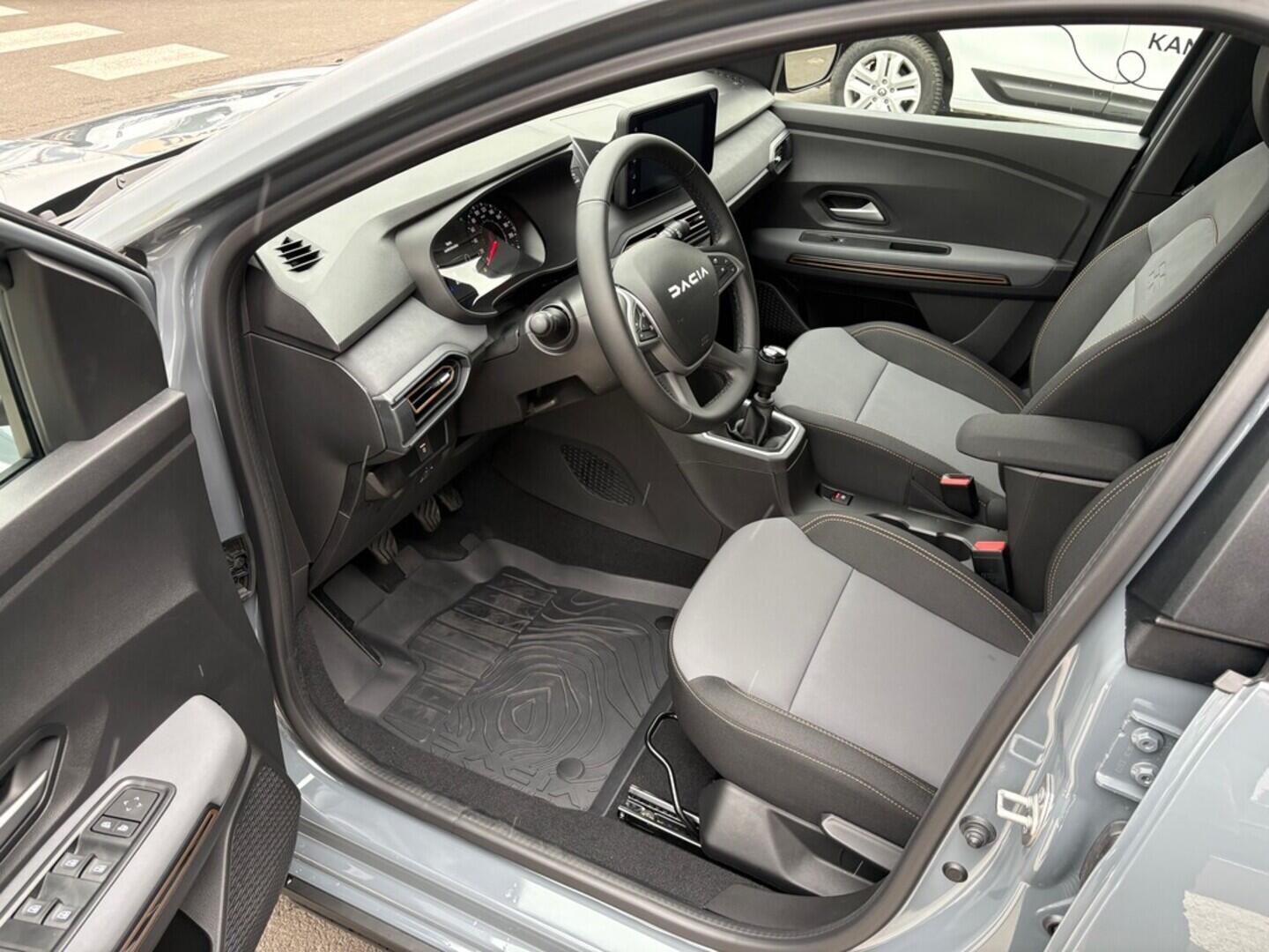 O761001003_17.webp_Jogger Extreme TCe 100 ECO-G 5 míst 1.0 74 kW