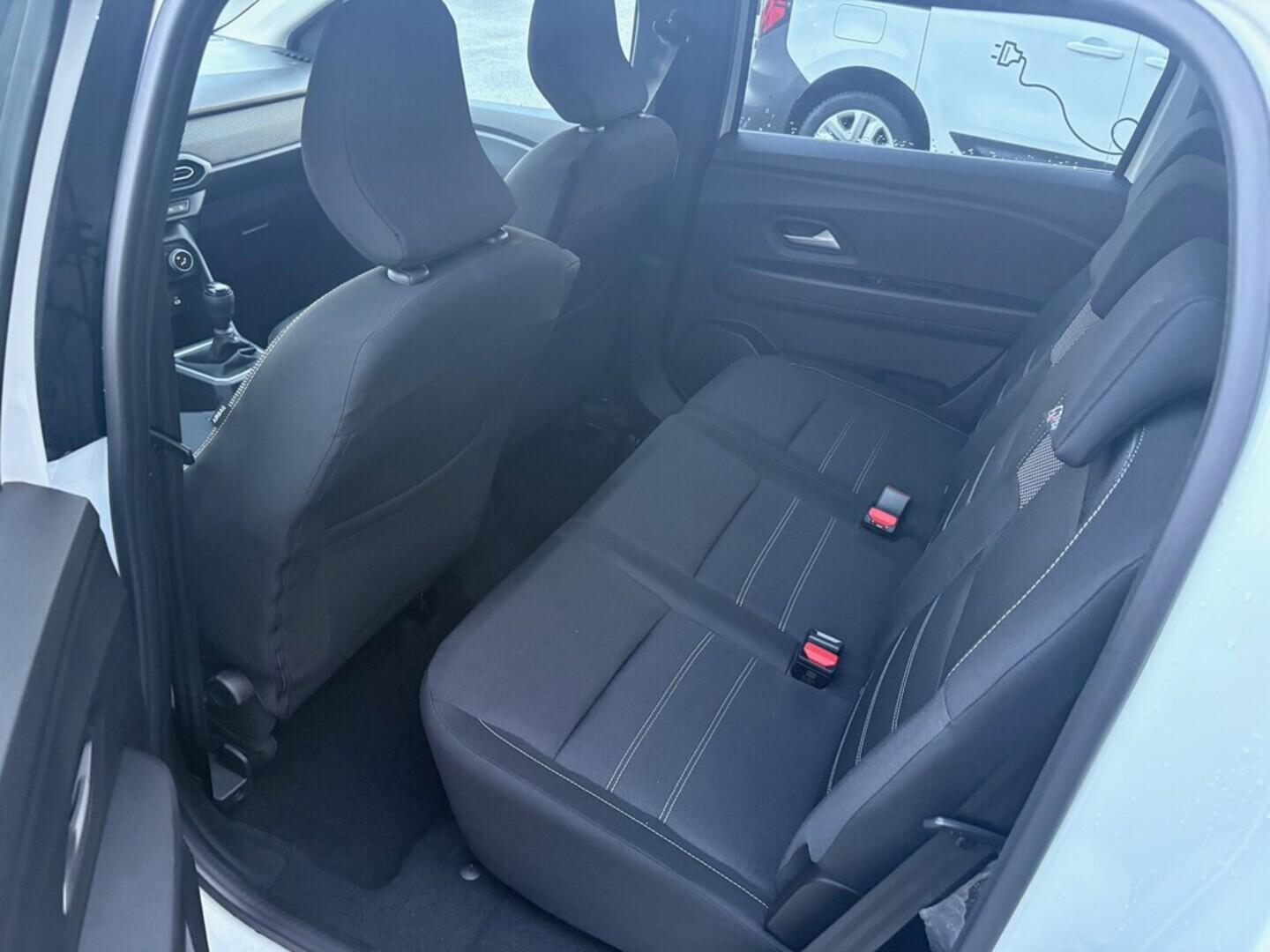 O761001013_17.webp_Expression Eco-G 100 5 míst   73 kW