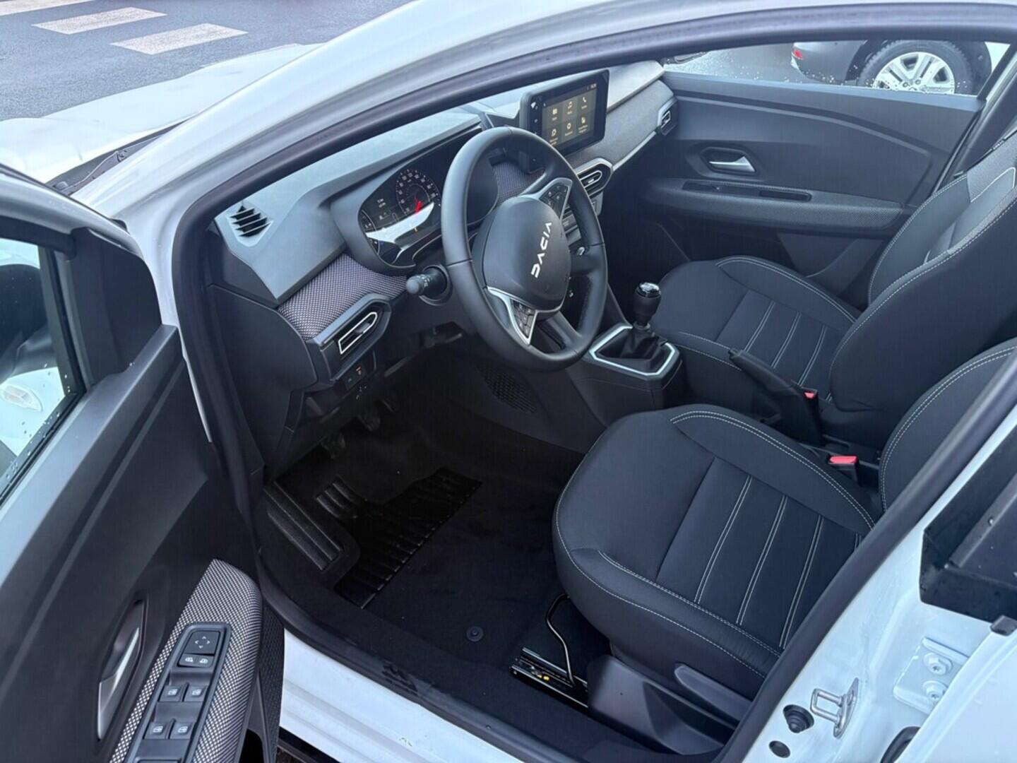 O761001013_18.webp_Expression Eco-G 100 5 míst   73 kW