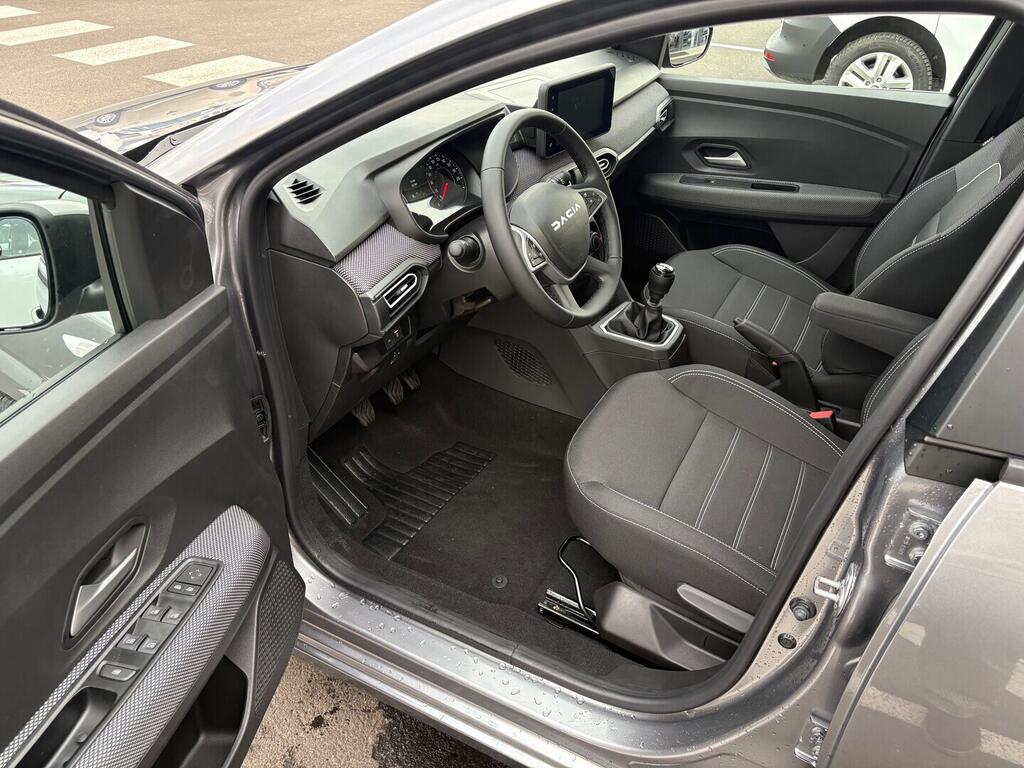 O761001015_17.webp_Sandero Stepway Expression TCe 100 ECO-G 74 kW