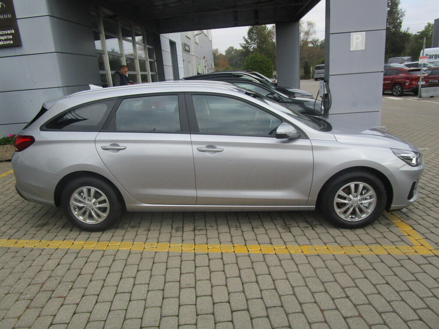 O919V03154_15.webp_i30 WG Family Comfort 1,0 T-GDI 88 kW