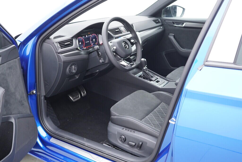 O919V03855_18.webp_Superb Combi Sportline 2.0 TDI 147 kW