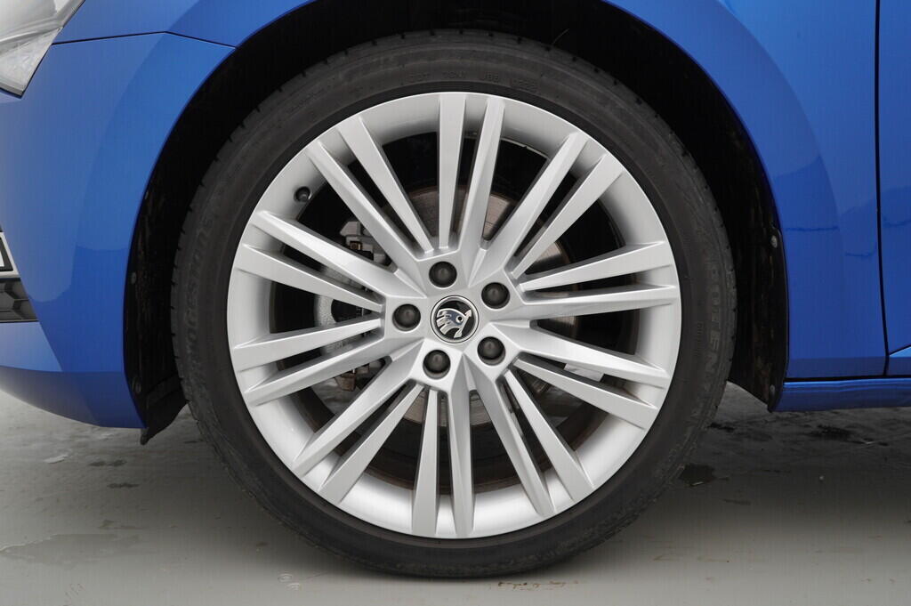 O919V04304_37.webp_Superb Style 2,0 TDI 4x4 147 kW  DSG