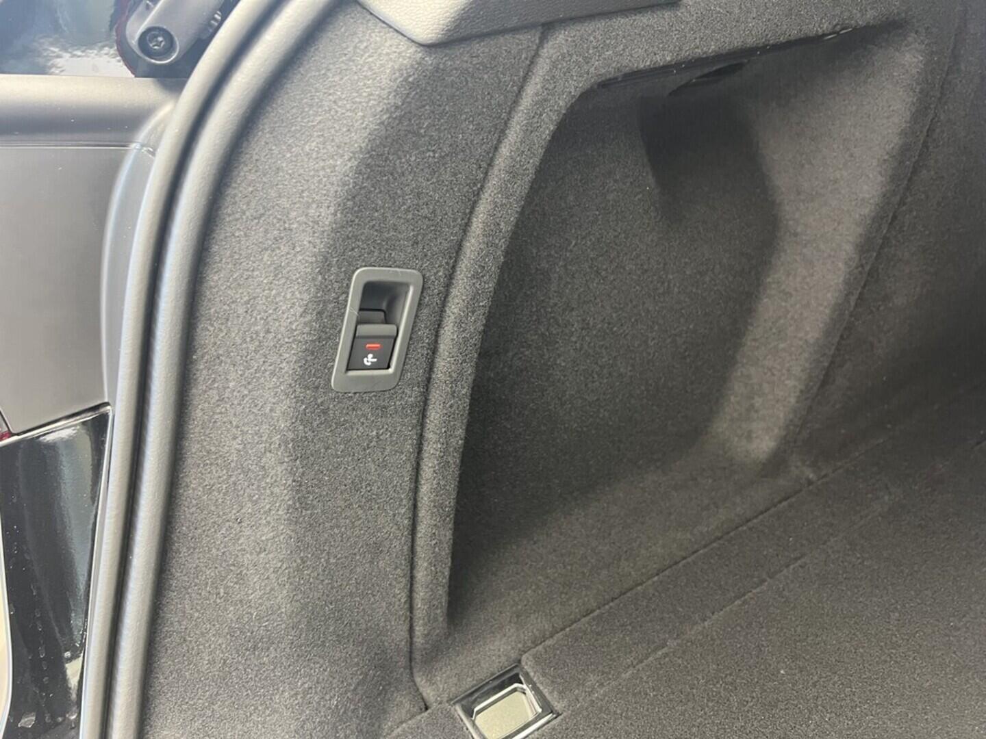 O919V05188_18.webp_A4 Avant S line quattro 40 TDI 150 kW