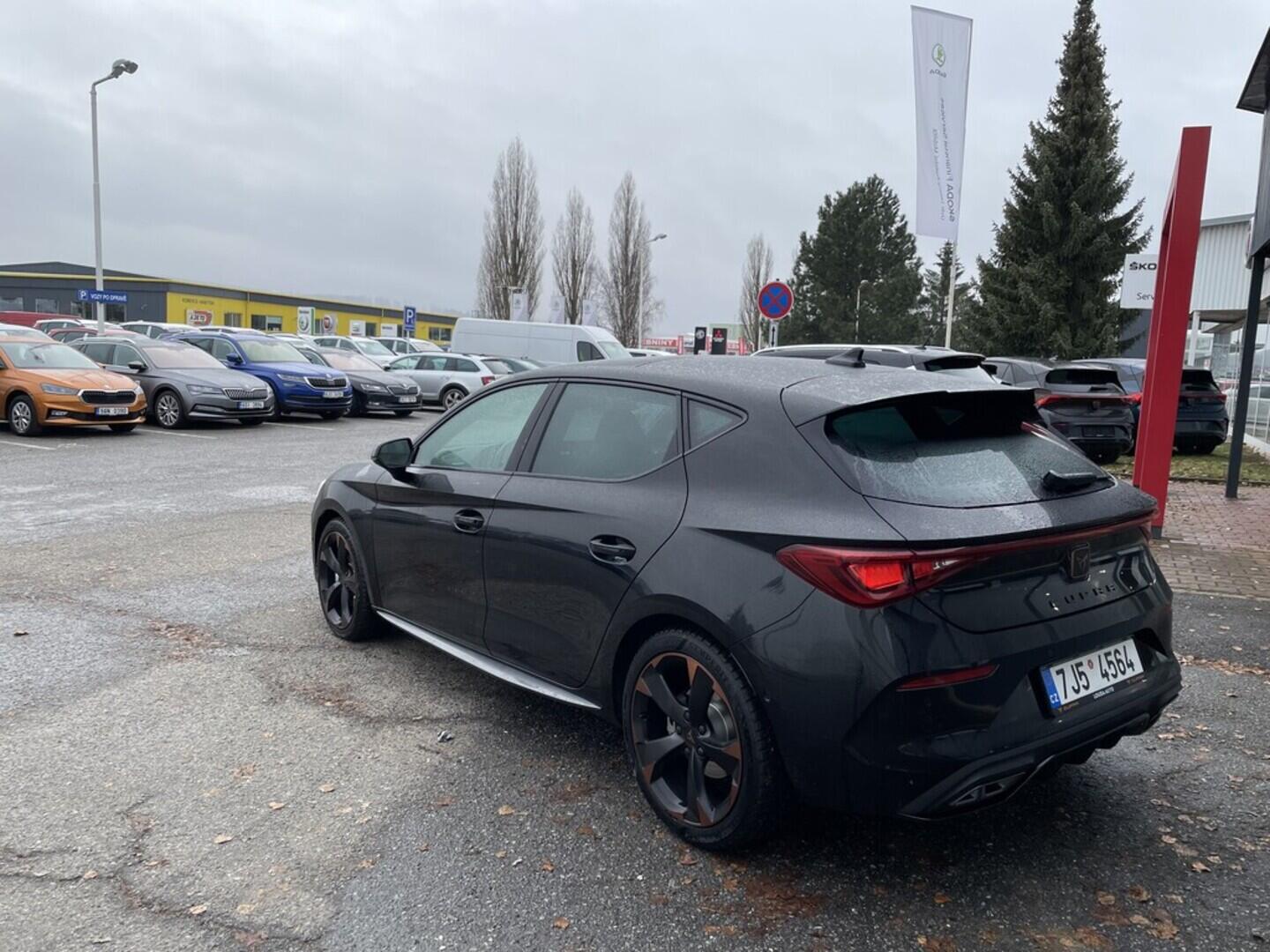 O919V05247_12.webp_Leon 5D 2.0 TSI 190k DSG 140 kW