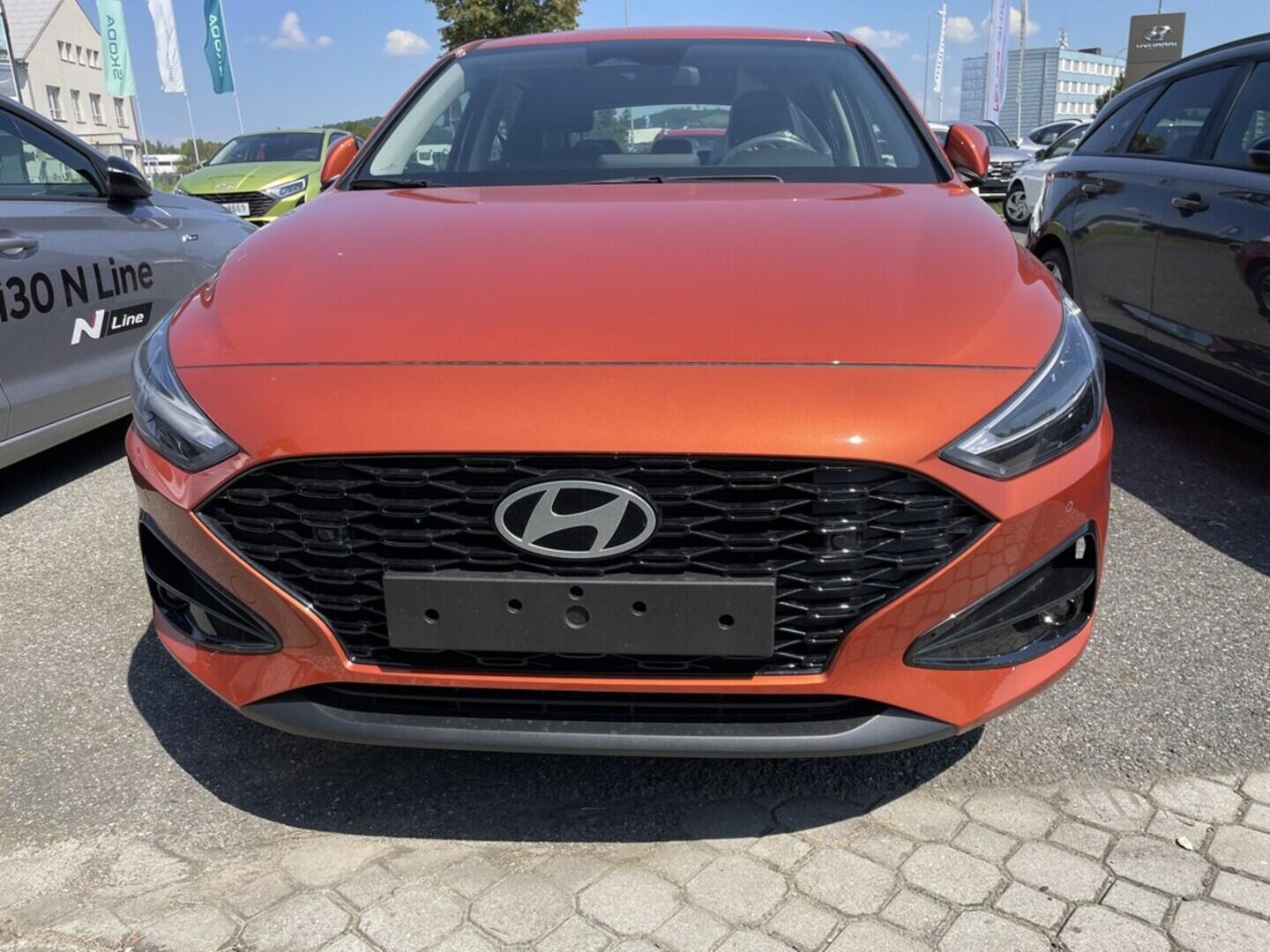 O919V05518_11.webp_i30 HB PD PE Comfort 1,5i 70 kW  6 Manuá