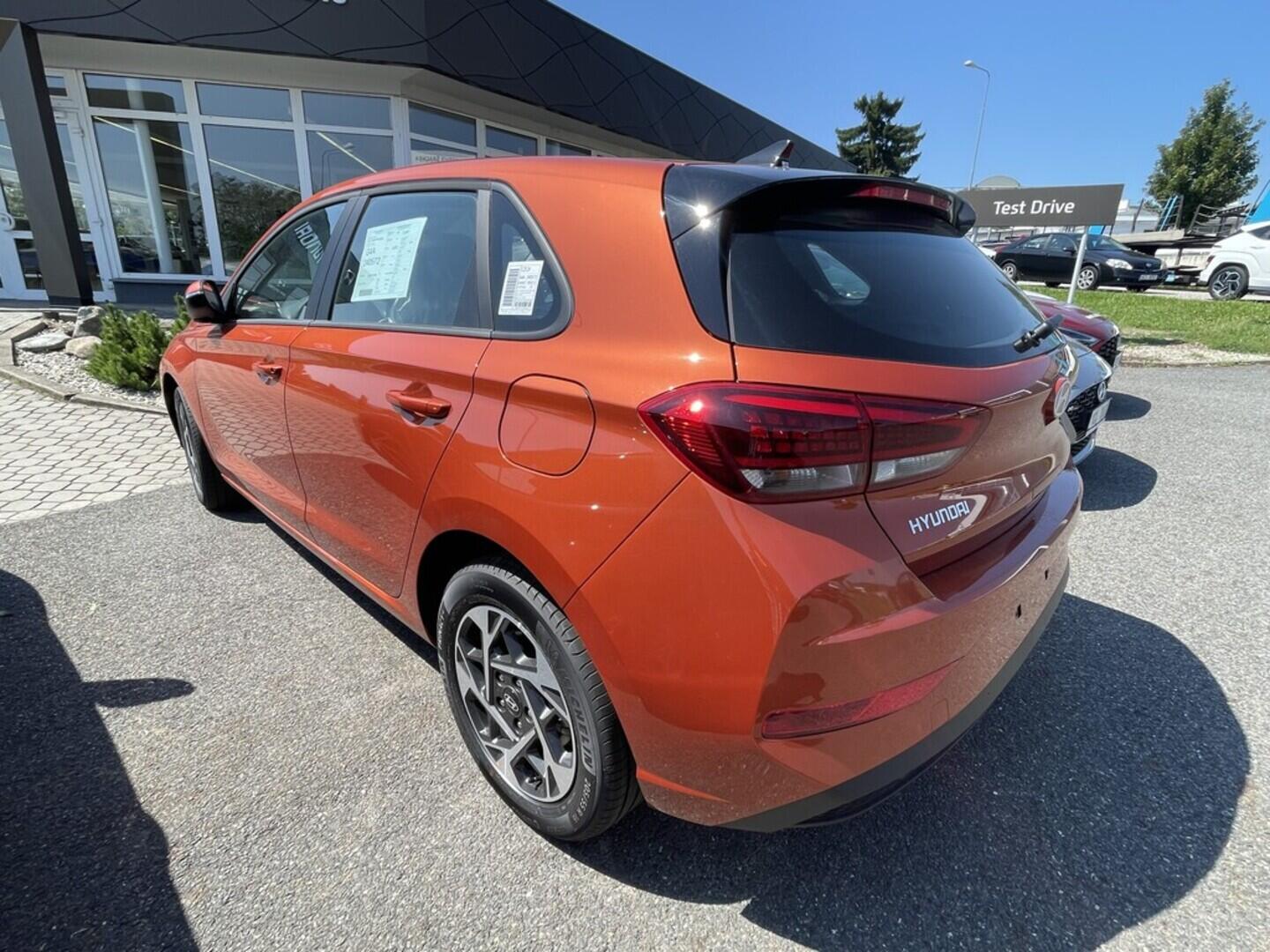 O919V05518_16.webp_i30 HB PD PE Comfort 1,5i 70 kW  6 Manuá