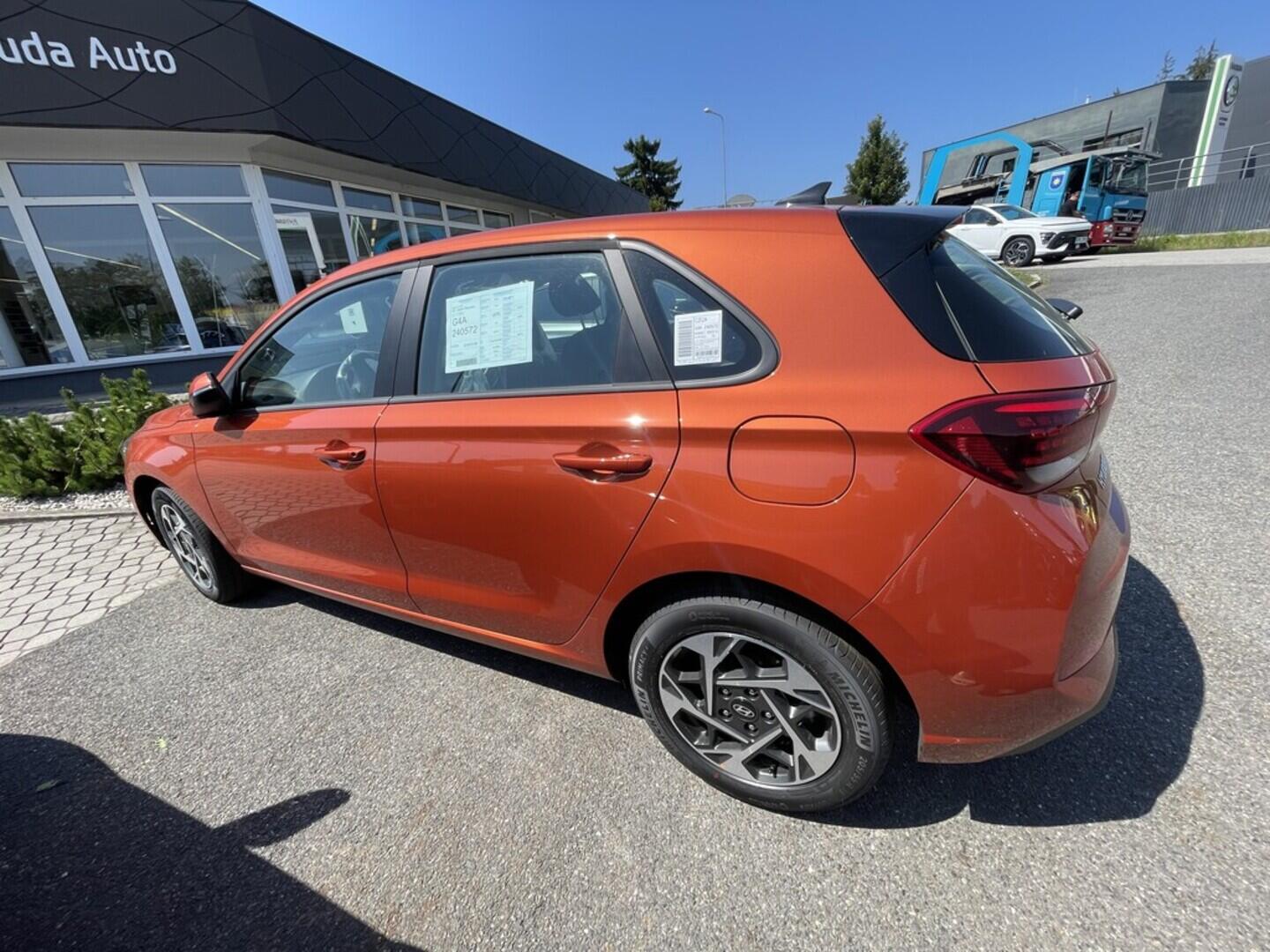 O919V05518_17.webp_i30 HB PD PE Comfort 1,5i 70 kW  6 Manuá