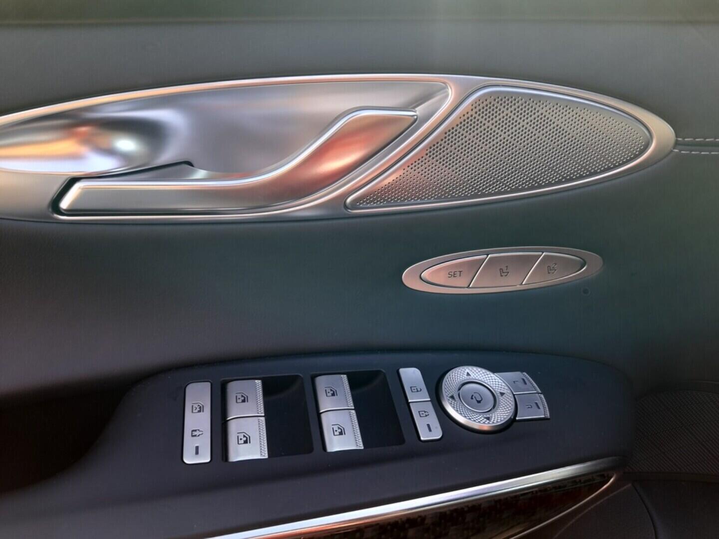 O919V05656_22.webp_Genesis GV70  224 kW