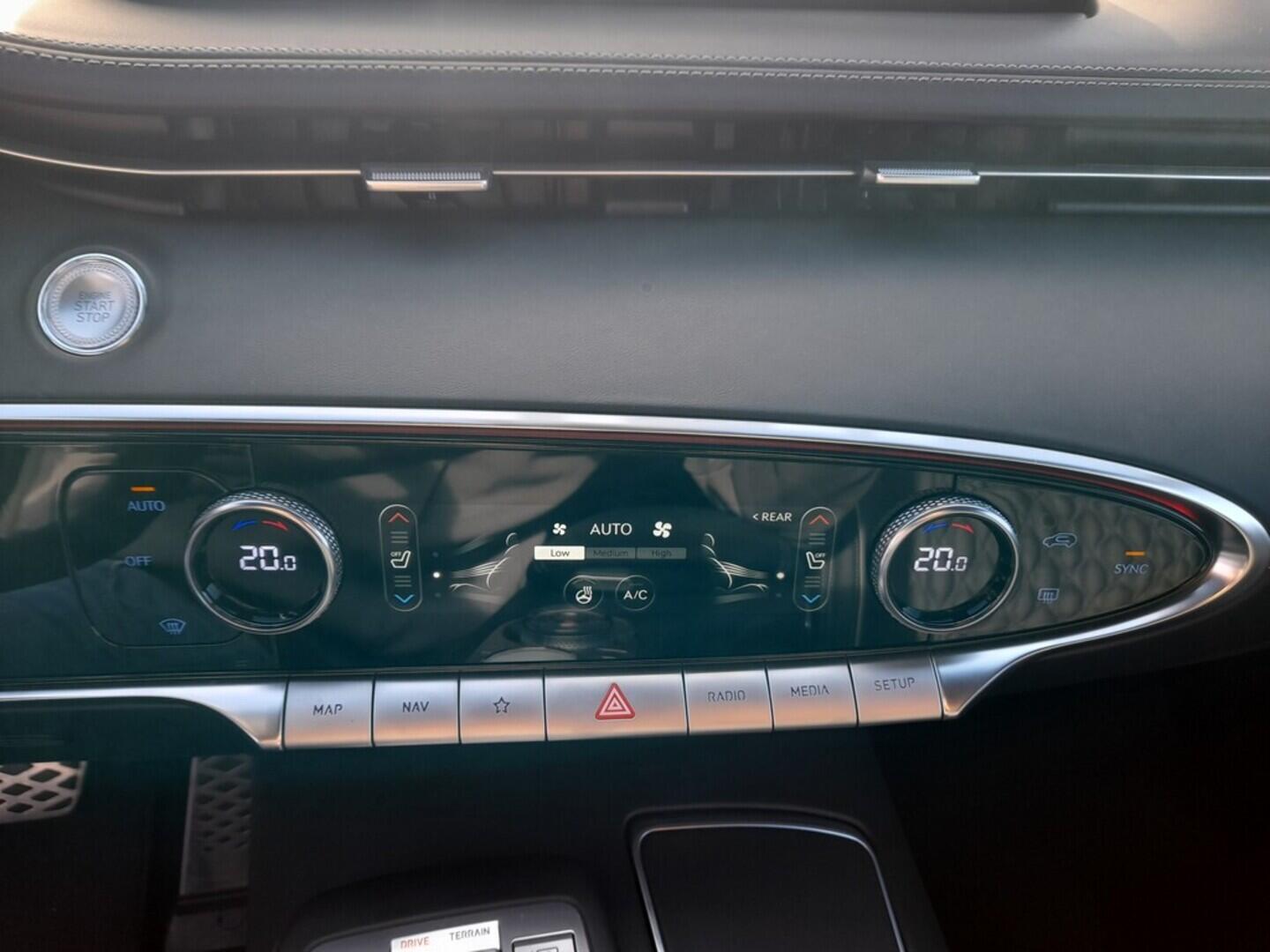 O919V05656_27.webp_Genesis GV70  224 kW