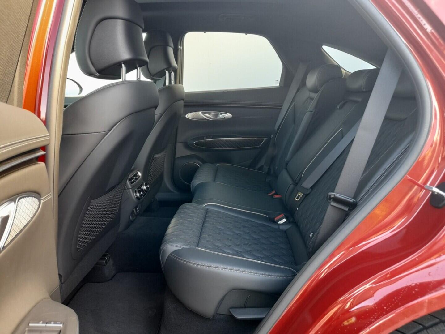 O919V05656_33.webp_Genesis GV70  224 kW